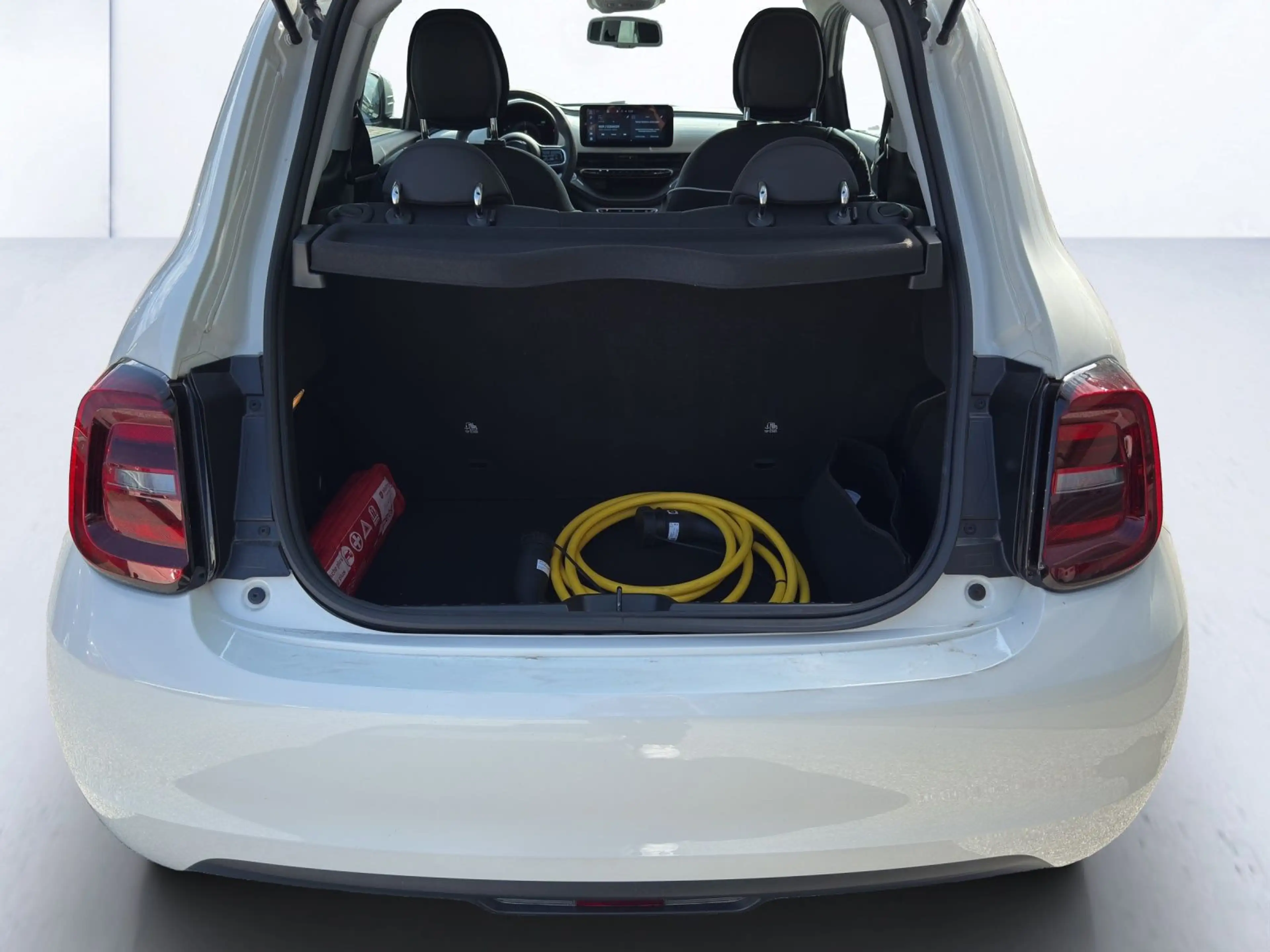 Fiat 500e *LED*CARPLAY*KLIMA* — photo 6