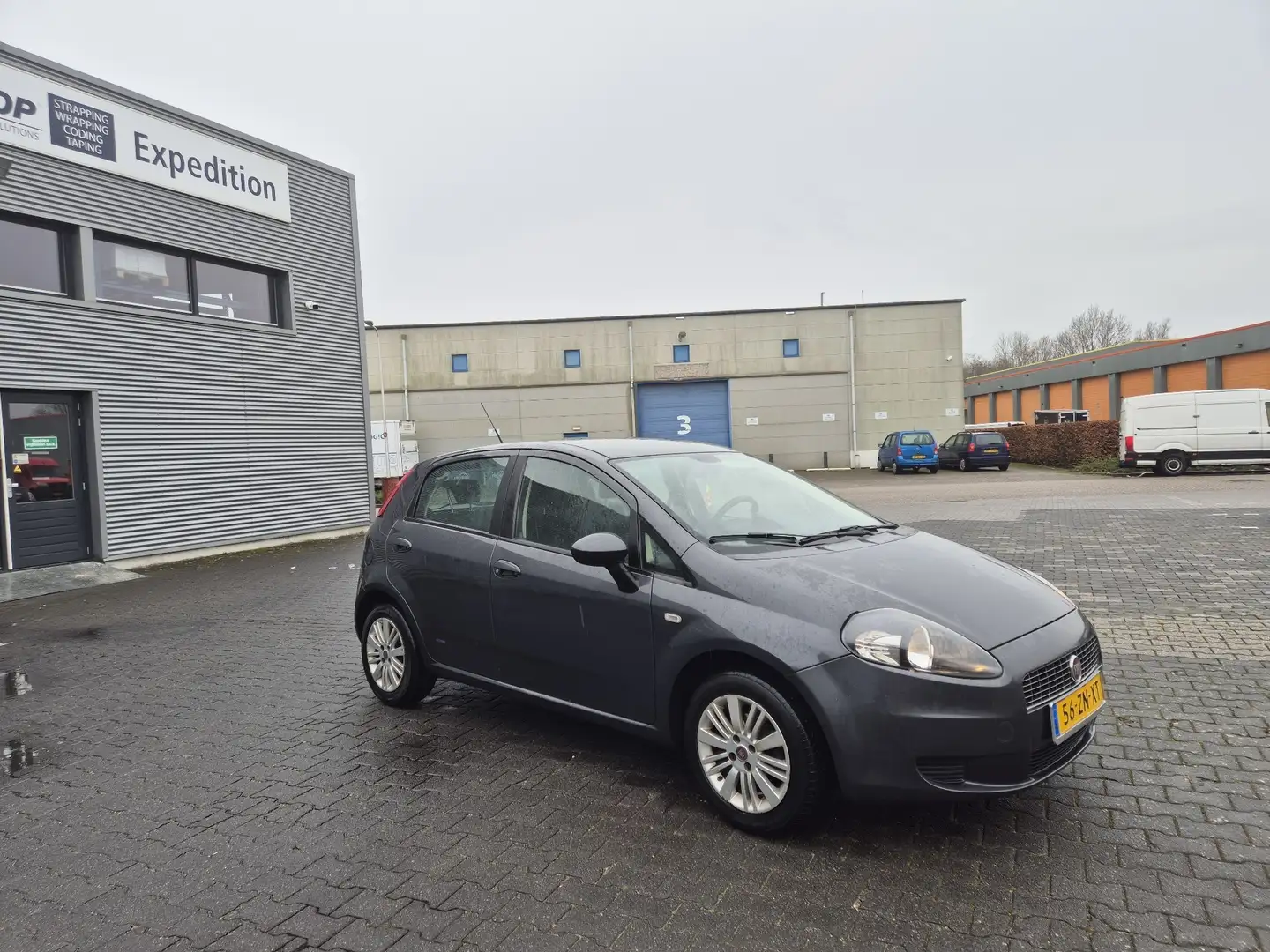 Fiat Punto 1.4 Dynamic Grijs - 2
