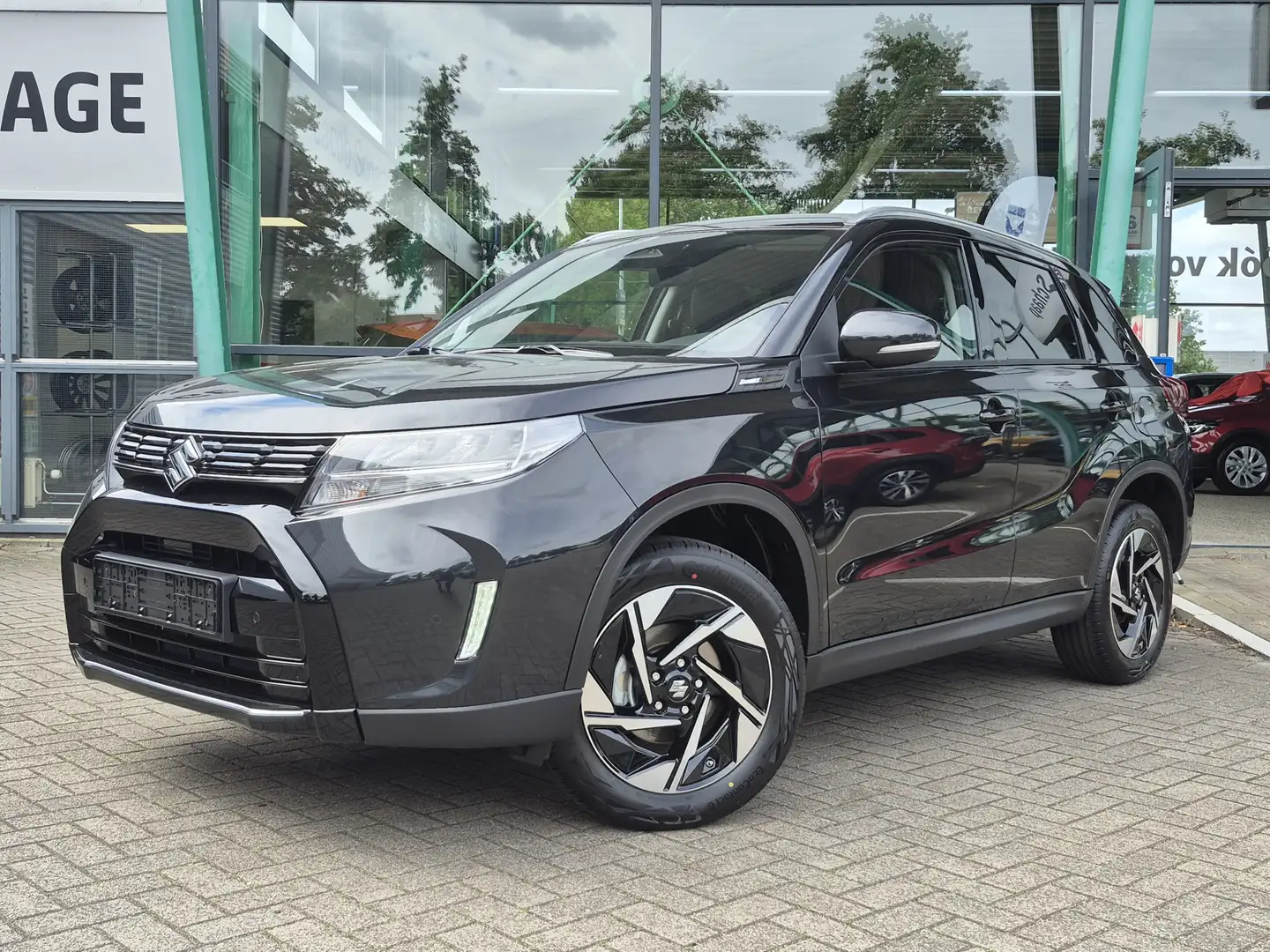 Suzuki Vitara 1.5 Hybrid Style Automaat 102 pk | Tot 12 jaar fab Zwart - 1