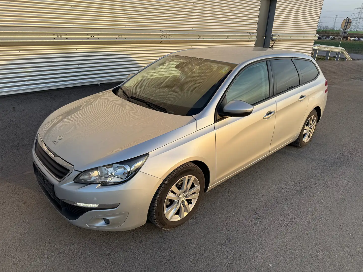 Peugeot 308 SW 1,6 BlueHDi ID:82 Plateado - 1