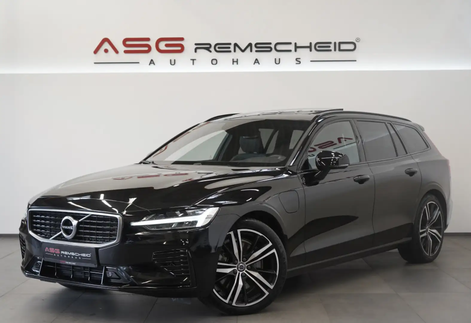 Volvo V60 T8 R Design Plug-In Hybrid AWD 1.H *19 *GSD Schwarz - 1