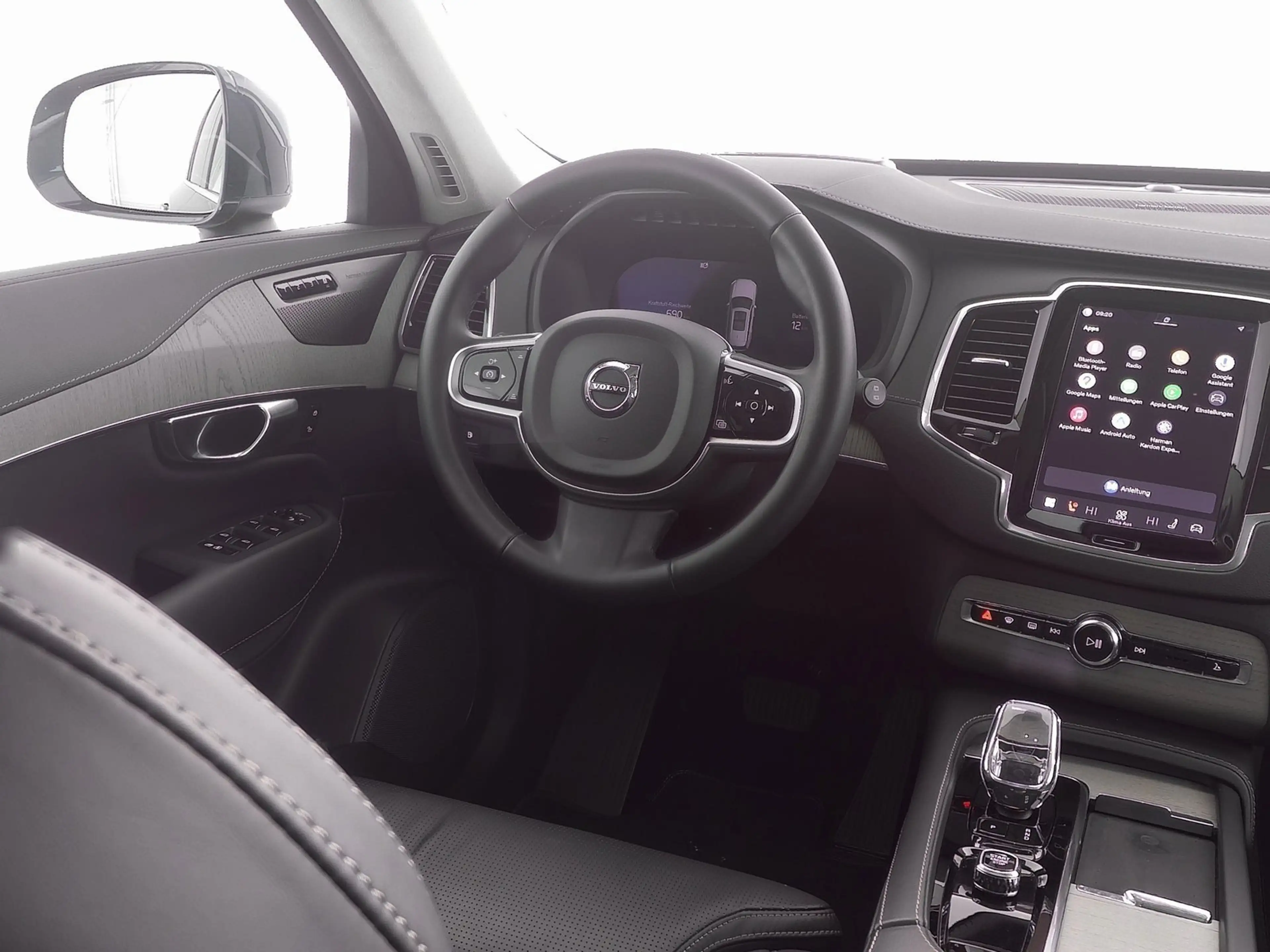 Volvo XC90 T8 AWD Ultra Bright FOUR-C*MASSAGE*AHK*360° — photo 4