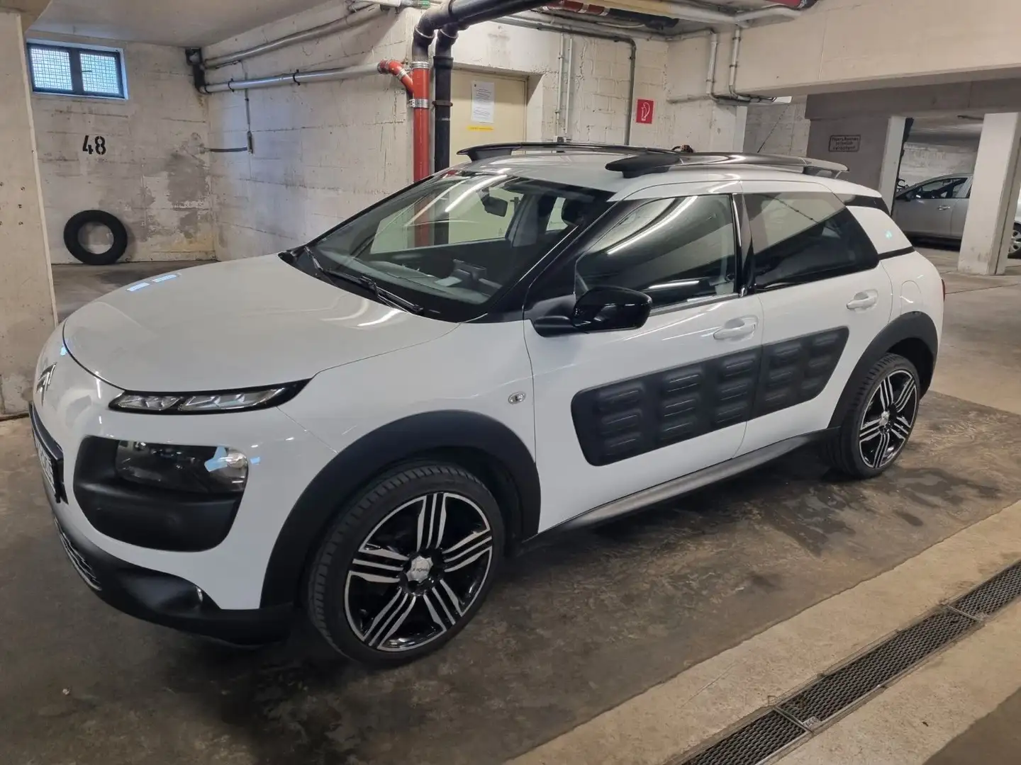 Citroen C4 Cactus PureTech 82 Shine Bílá - 2