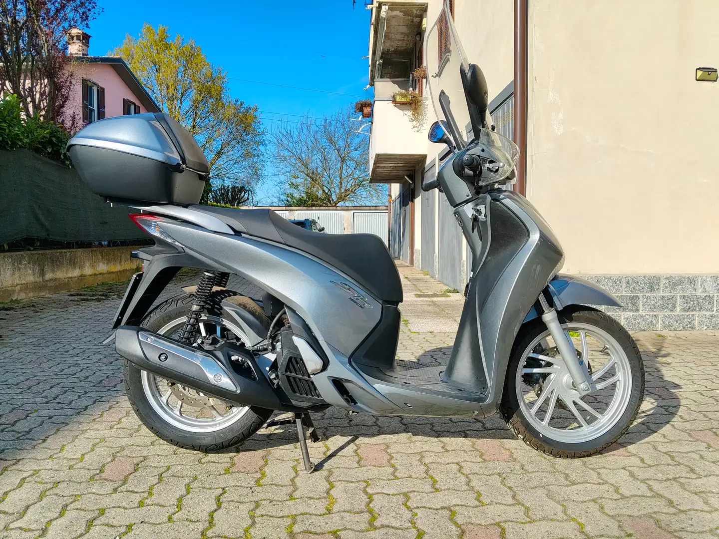 Honda SH 150 Gris - 2