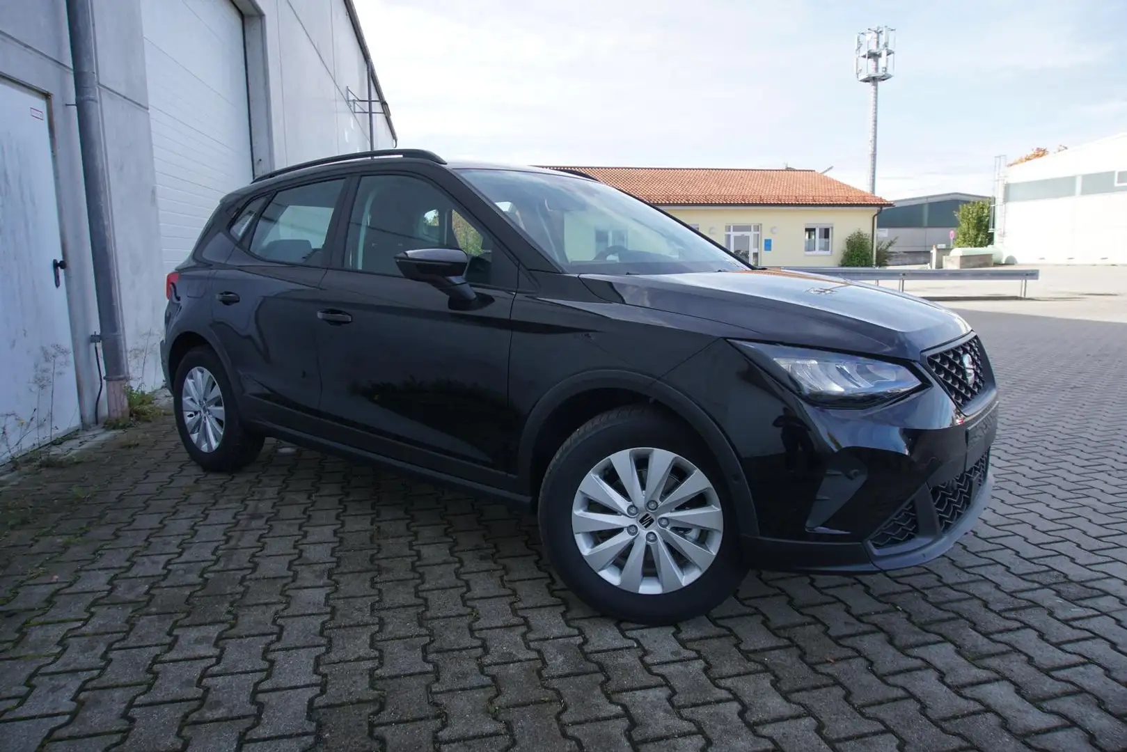 SEAT Arona 1.0TSI Style AHK Navi/MirrorLink Kamera Zwart - 1