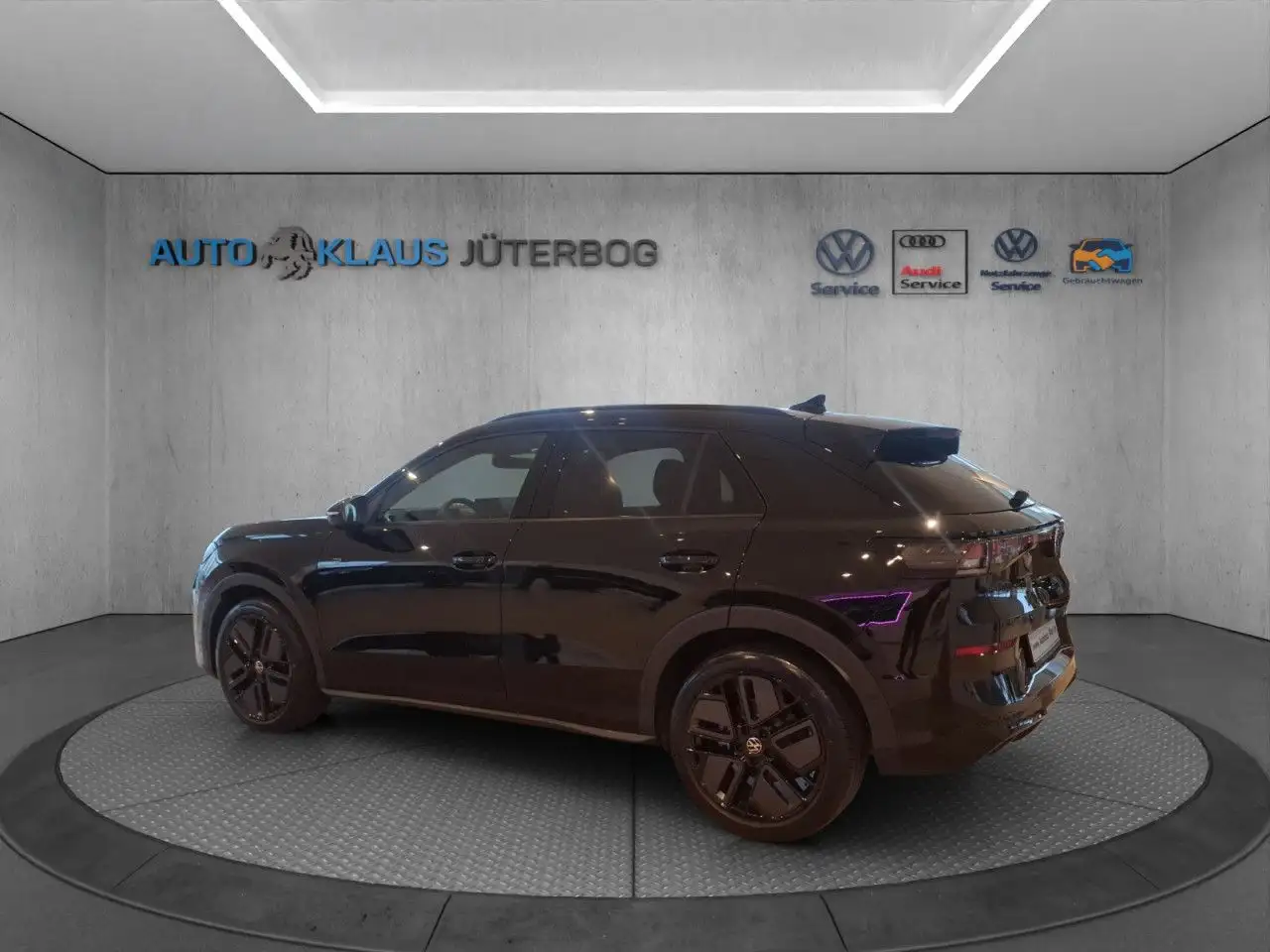 Volkswagen T-Roc R-Line 1.5 eTSI Black Style IQ.LIGHT Navi 4