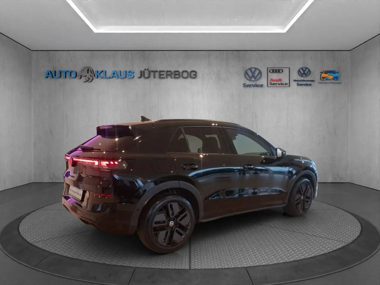 Volkswagen T-Roc R-Line 1.5 eTSI Black Style IQ.LIGHT Navi 13