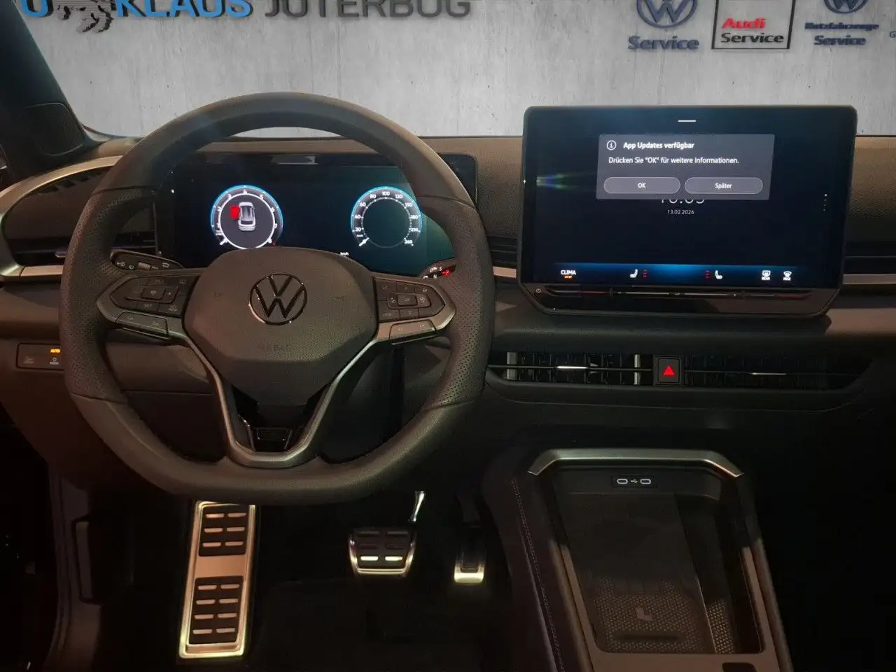 Volkswagen T-Roc R-Line 1.5 eTSI Black Style IQ.LIGHT Navi 6