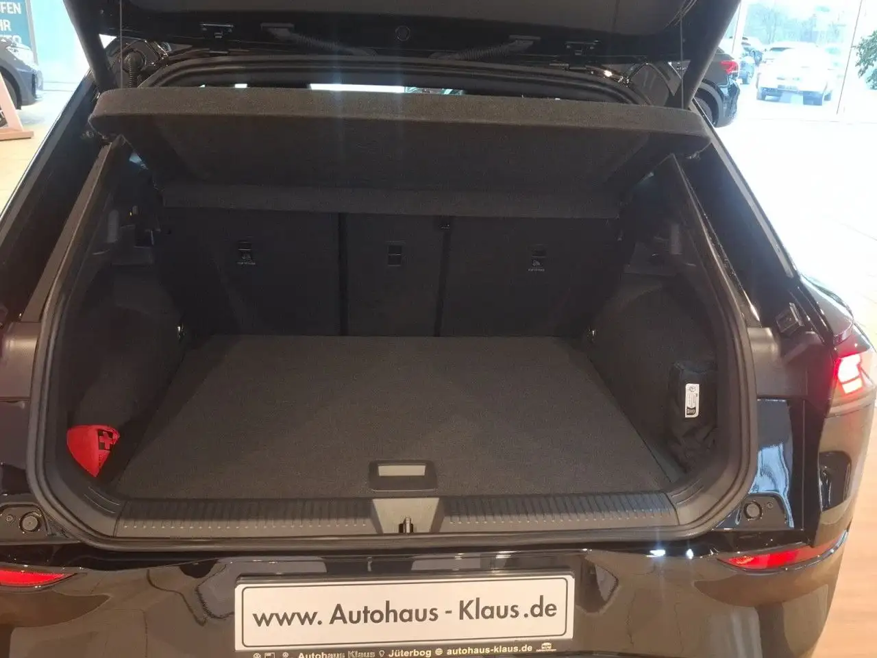 Volkswagen T-Roc R-Line 1.5 eTSI Black Style IQ.LIGHT Navi 16