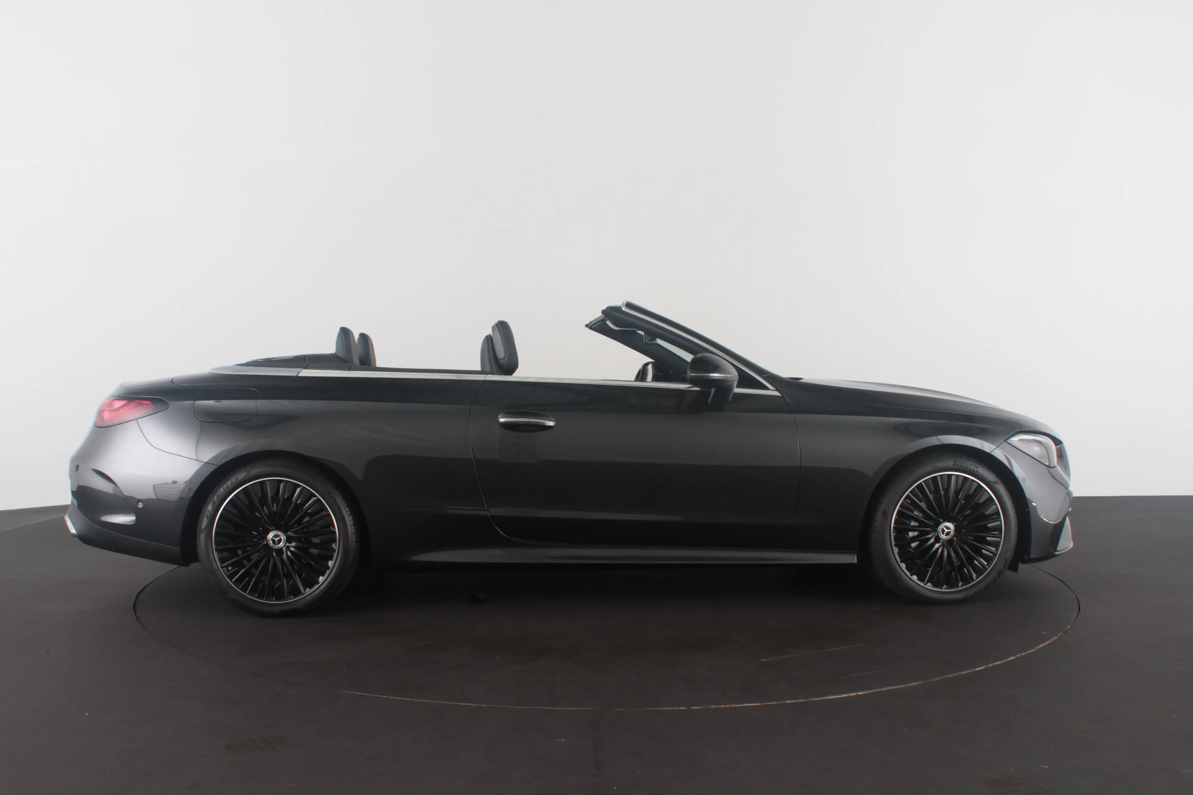 Mercedes-Benz CLE 200 Cabriolet AMG Line Night-pakket/Graphite Grey/Hi — photo 25