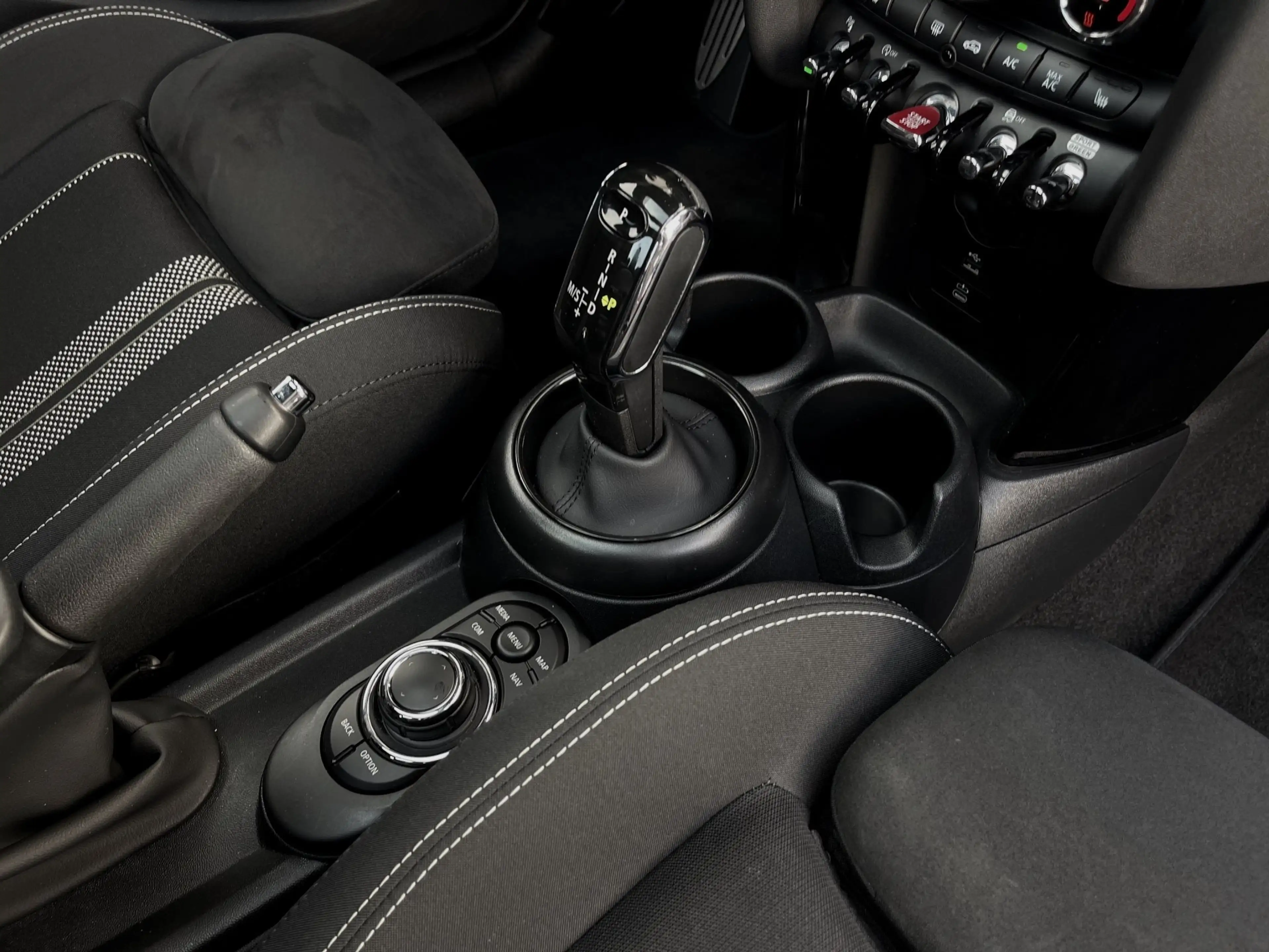 MINI Cooper S 5-Türer JCW-AERO-KIT Head-Up PanoDach Rückfahrkame — photo 10