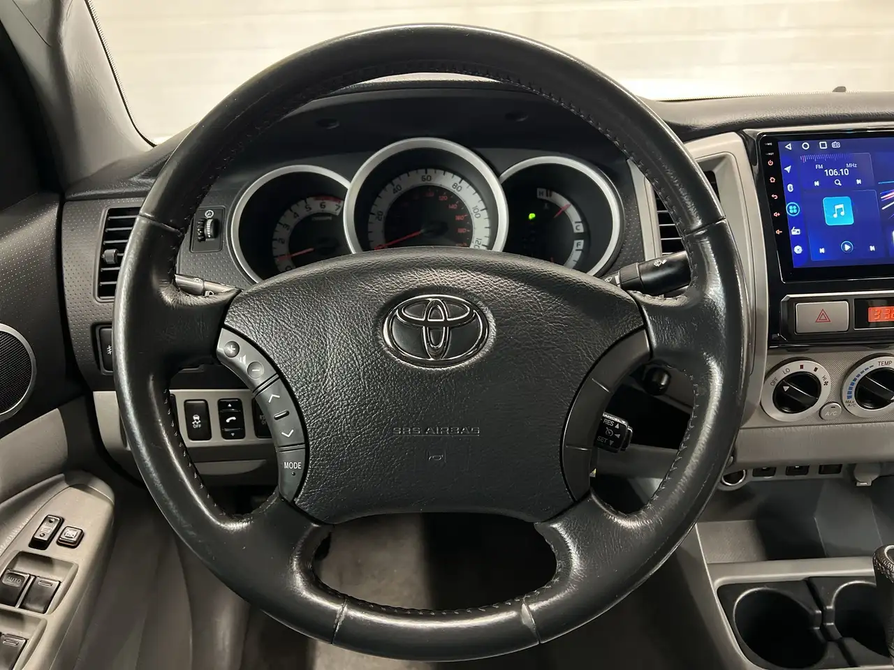 Toyota Tacoma снимка Toyota Tacoma
