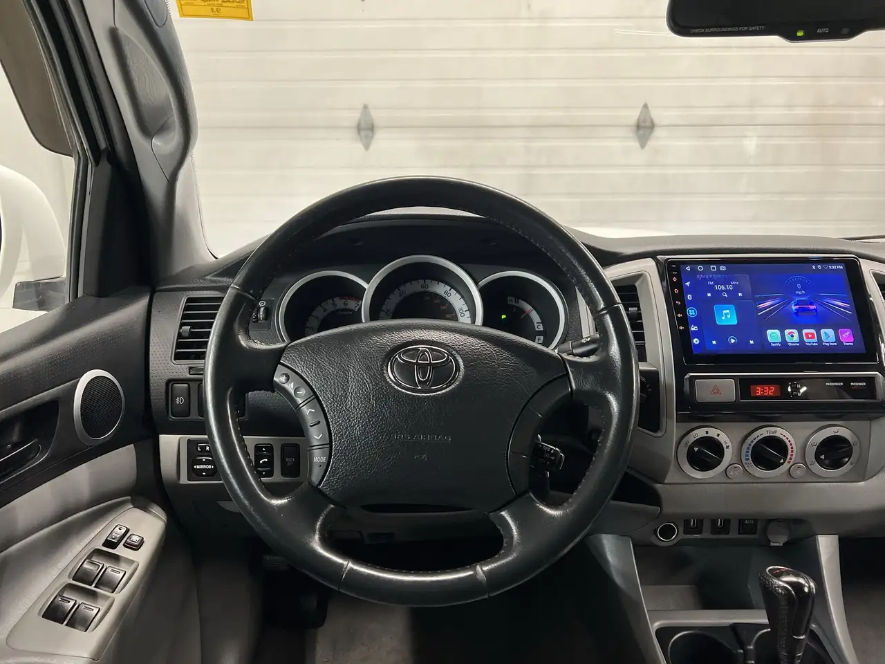 Toyota Tacoma снимка Toyota Tacoma