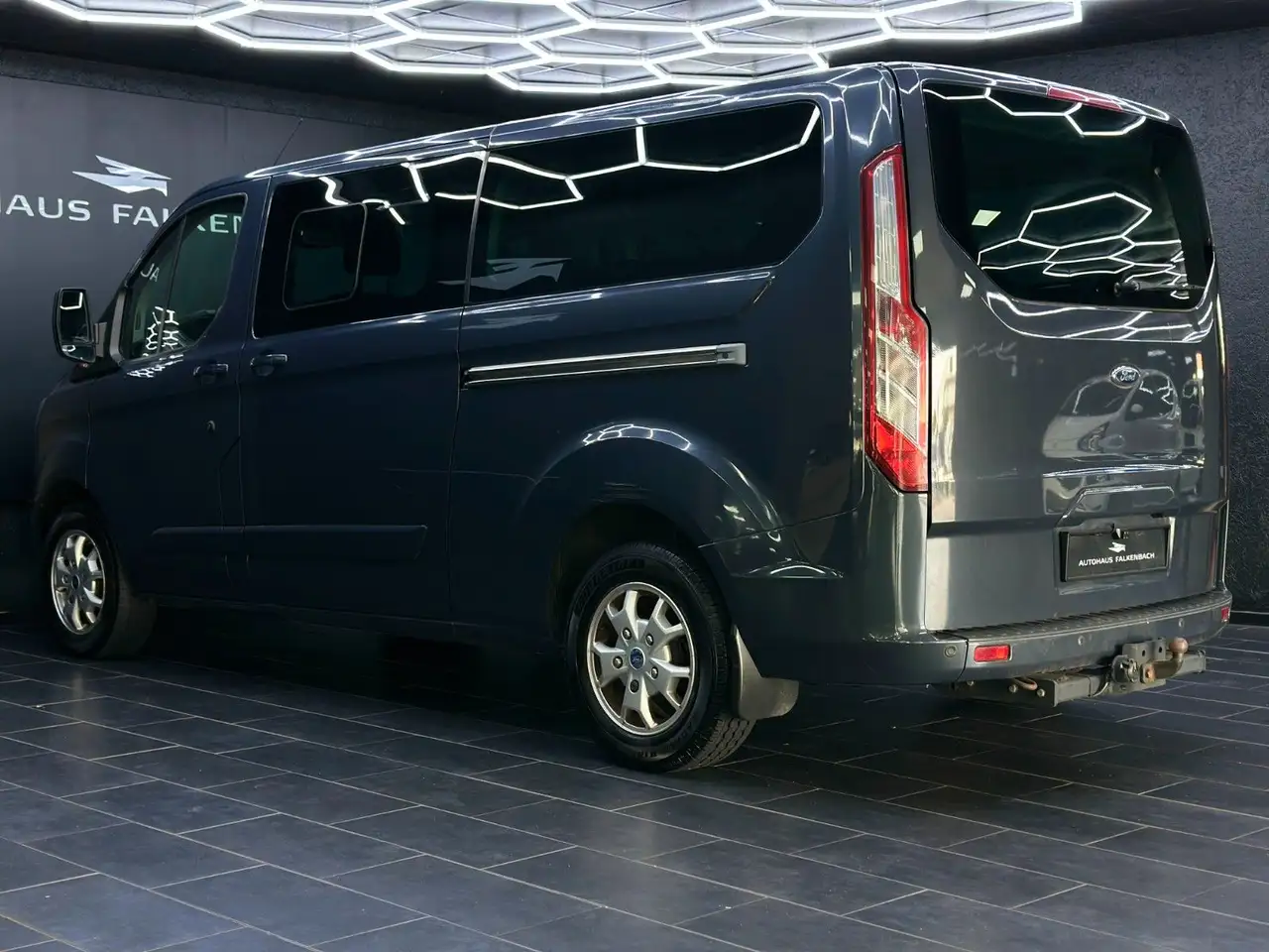 FORD TOURNEO CUSTOM 155CH - L2 - 9 PLACES - BVM - CAMÉRA DE RECUL - ATTELAGE FIXE