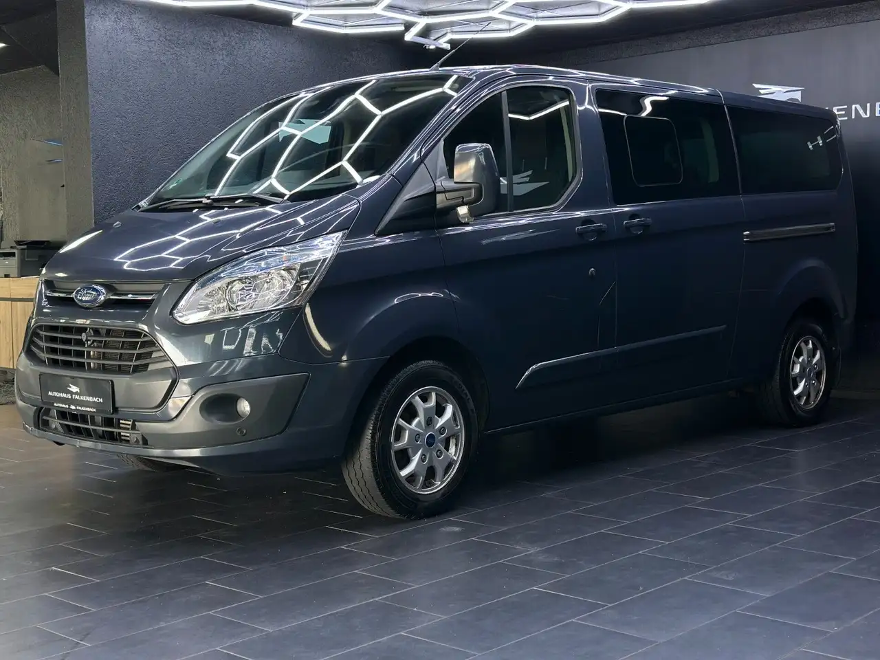 FORD TOURNEO CUSTOM 155CH - L2 - 9 PLACES - BVM - CAMÉRA DE RECUL - ATTELAGE FIXE