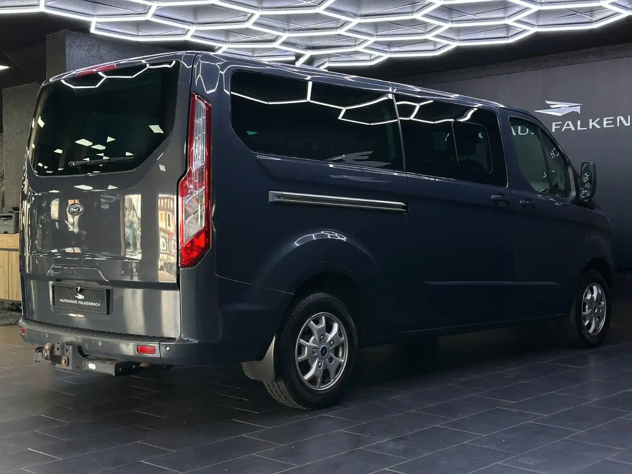FORD TOURNEO CUSTOM 155CH - L2 - 9 PLACES - BVM - CAMÉRA DE RECUL - ATTELAGE FIXE