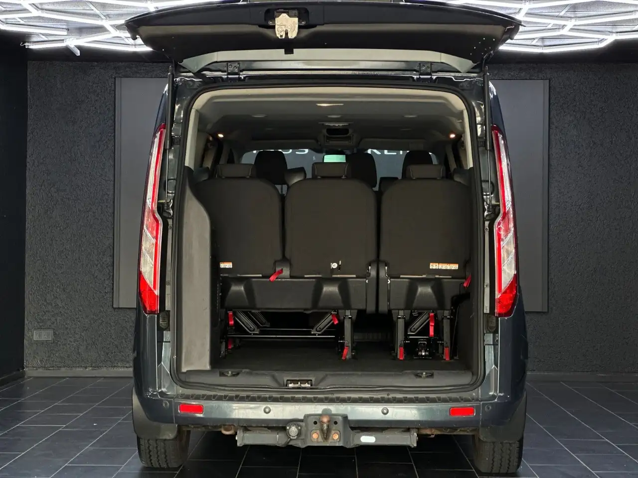 FORD TOURNEO CUSTOM 155CH - L2 - 9 PLACES - BVM - CAMÉRA DE RECUL - ATTELAGE FIXE