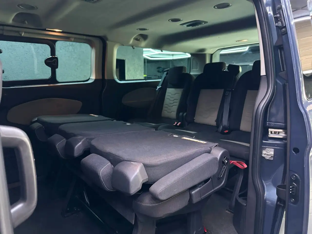 FORD TOURNEO CUSTOM 155CH - L2 - 9 PLACES - BVM - CAMÉRA DE RECUL - ATTELAGE FIXE