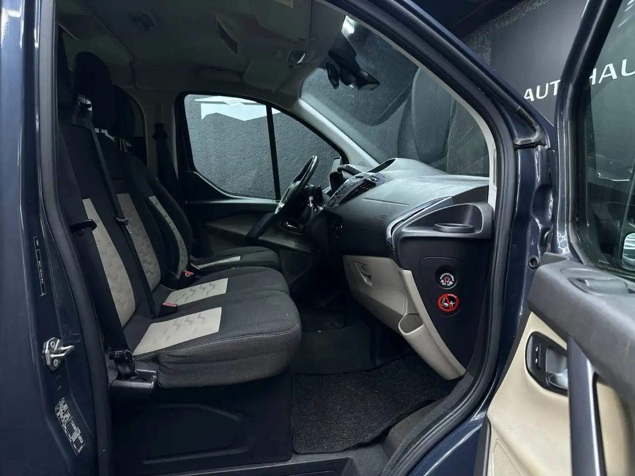 FORD TOURNEO CUSTOM 155CH - L2 - 9 PLACES - BVM - CAMÉRA DE RECUL - ATTELAGE FIXE