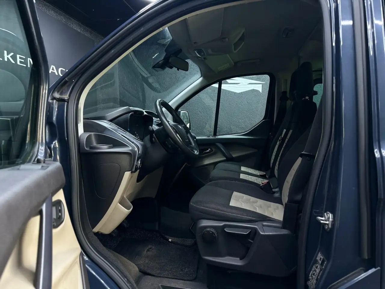 FORD TOURNEO CUSTOM 155CH - L2 - 9 PLACES - BVM - CAMÉRA DE RECUL - ATTELAGE FIXE