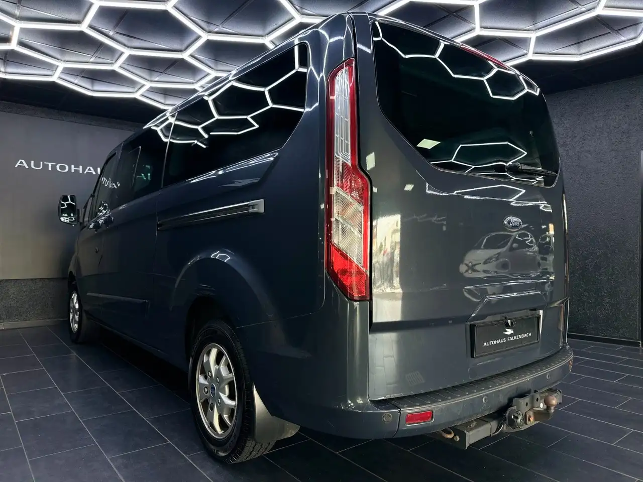 FORD TOURNEO CUSTOM 155CH - L2 - 9 PLACES - BVM - CAMÉRA DE RECUL - ATTELAGE FIXE
