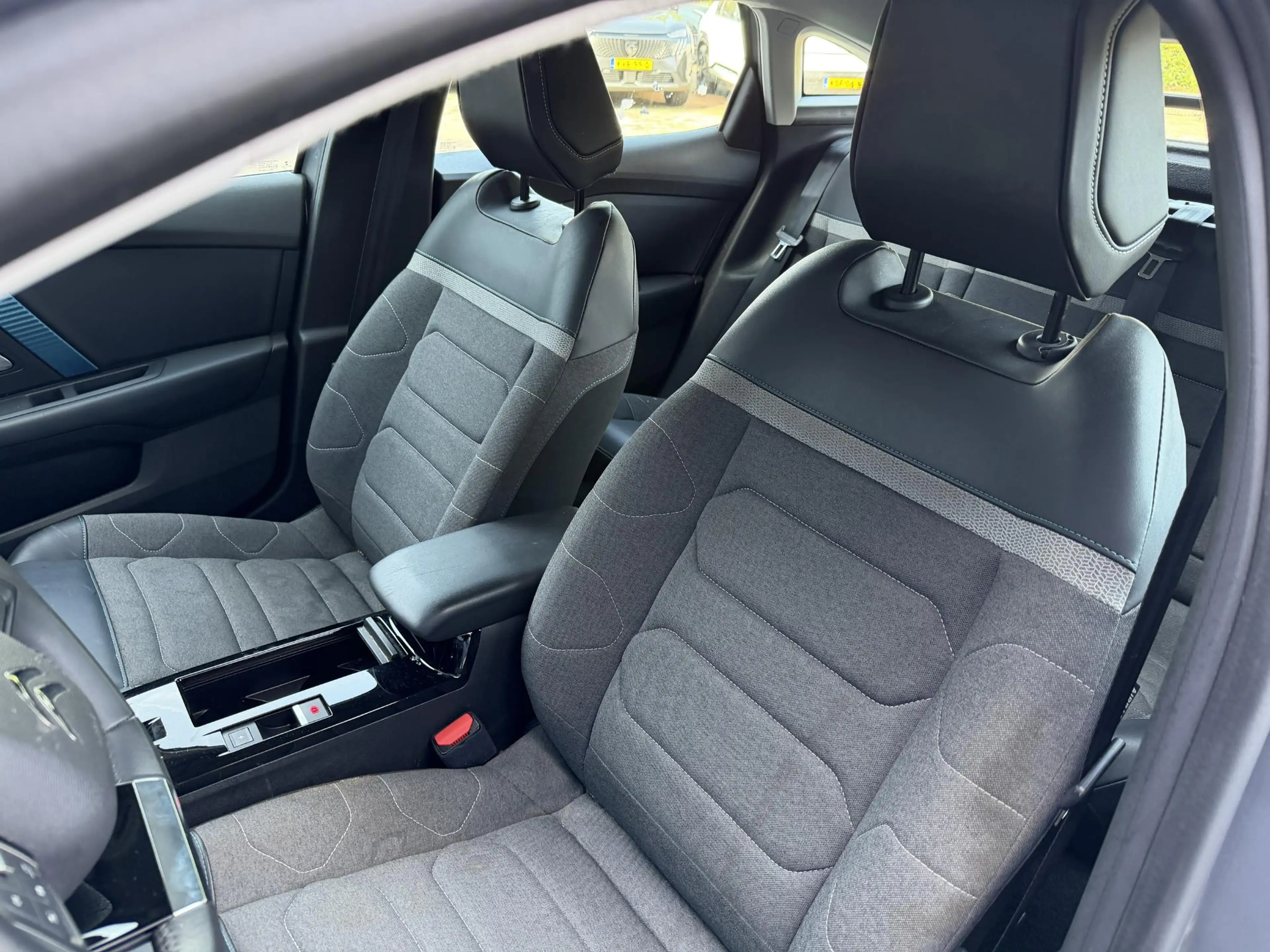Citroen E-C4 Electric Feel Pack 50 kWh Navigatie | Climate Control | HUD — photo 8