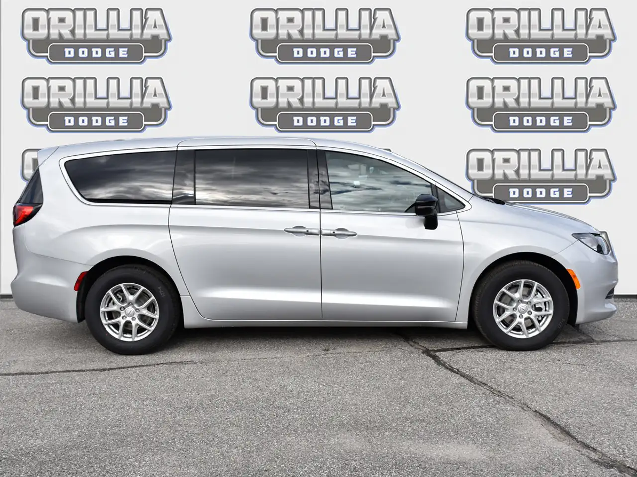 Chrysler Grand Caravan снимка Chrysler Grand Caravan