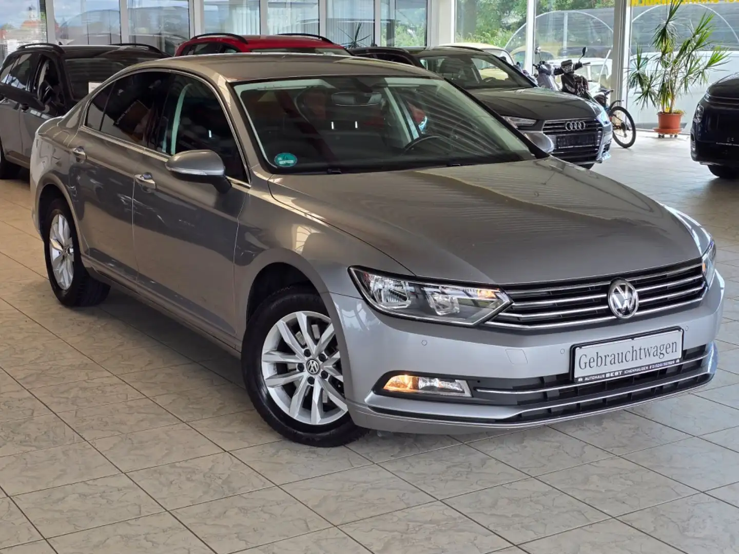 Volkswagen Passat Lim. Comfortline BMT/ NAVI ALU ACC Silber - 2
