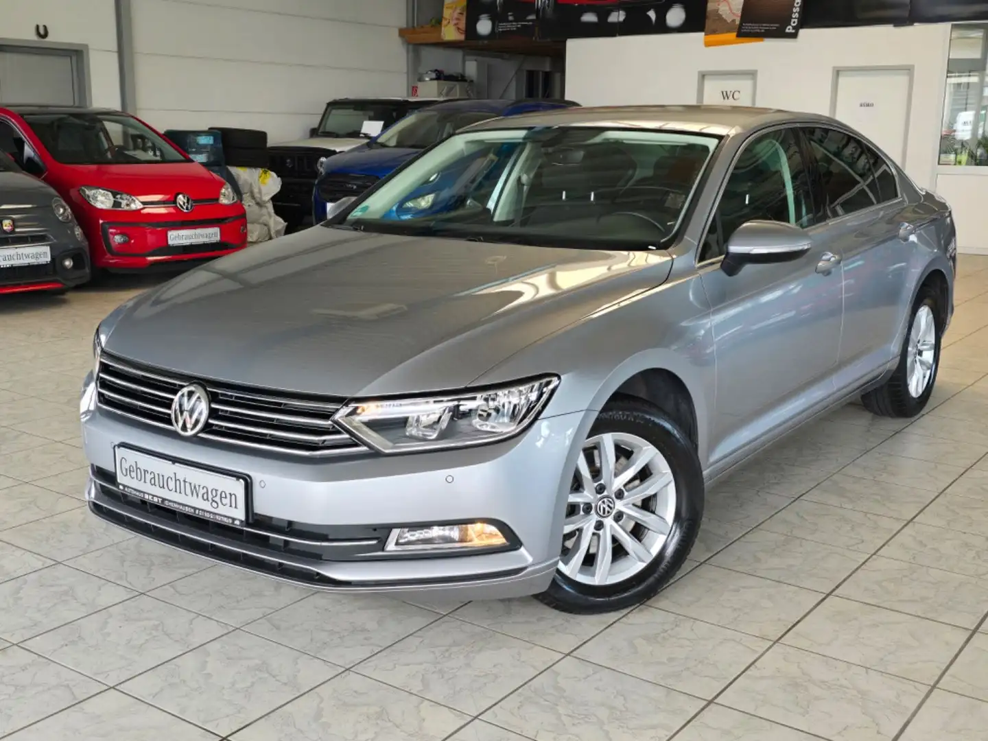 Volkswagen Passat Lim. Comfortline BMT/ NAVI ALU ACC Silber - 1