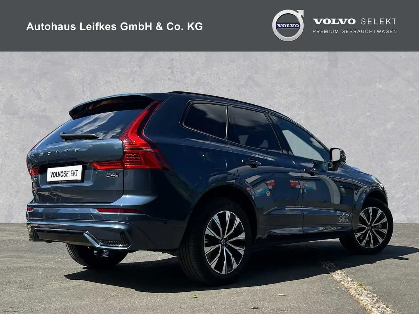 Volvo XC60 B4 D AWD Plus Dark Blau - 2