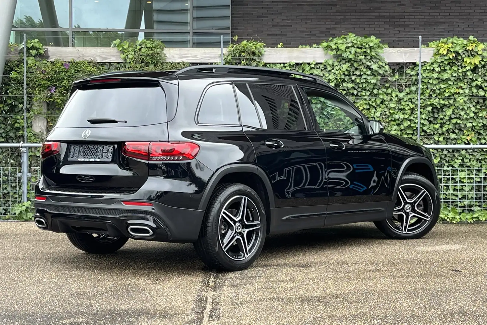 Mercedes-Benz GLB 200 GLB Automaat AMG Line | Nightpakket | Panoramadak Noir - 2