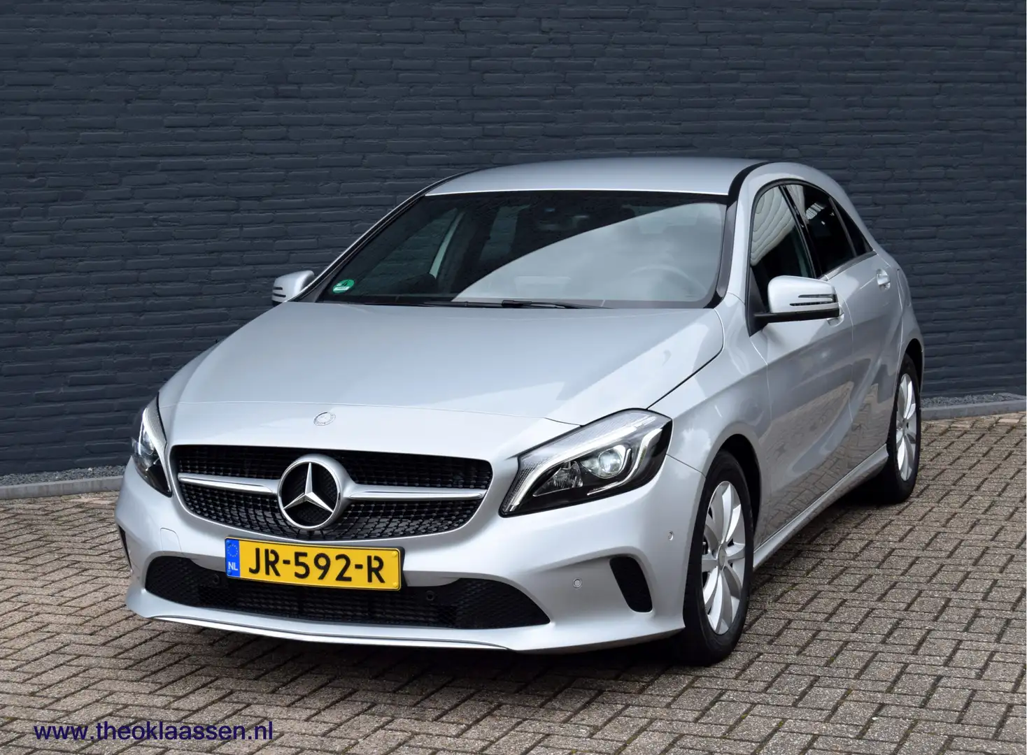 Mercedes-Benz A 180 Ambition Sport Navigator Cool Grau - 2