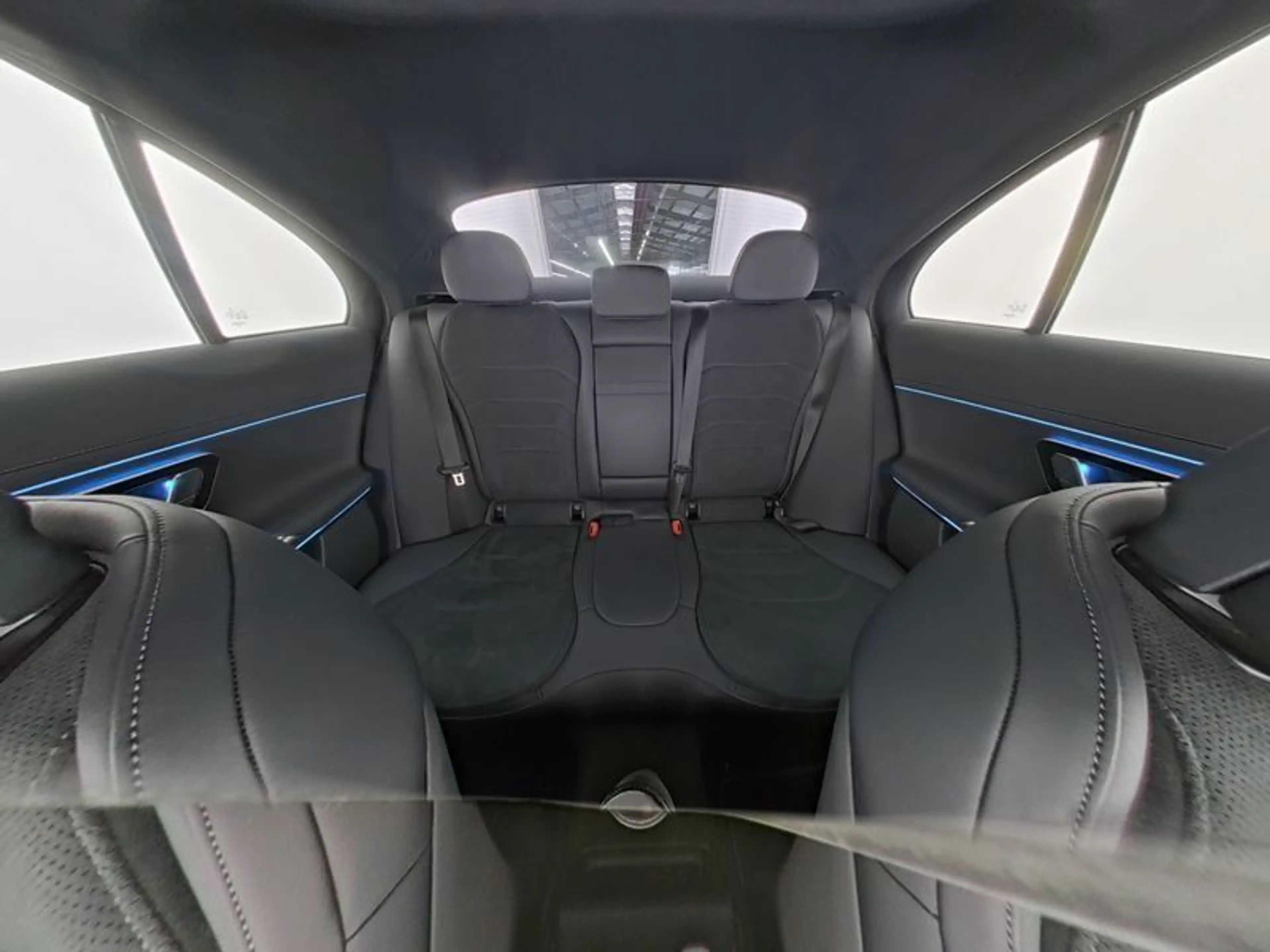 Mercedes-Benz E 220 d AMG Night-Paket Panorama DIS Totw. Kamer — photo 8