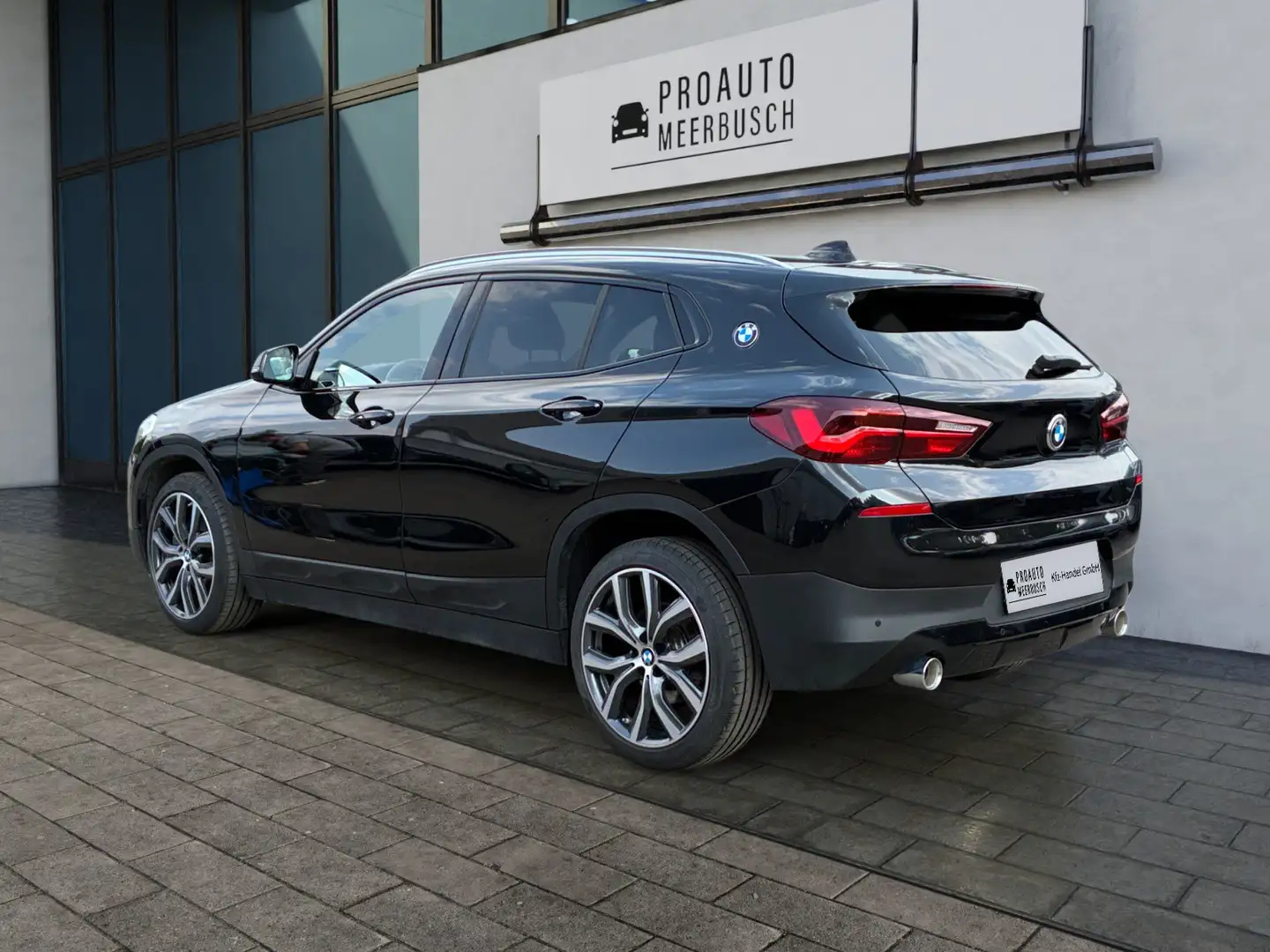 BMW X2 xDrive 20d AHK/ACC/PANO/KOMFORTZUG/SPORTSITZE Schwarz - 2