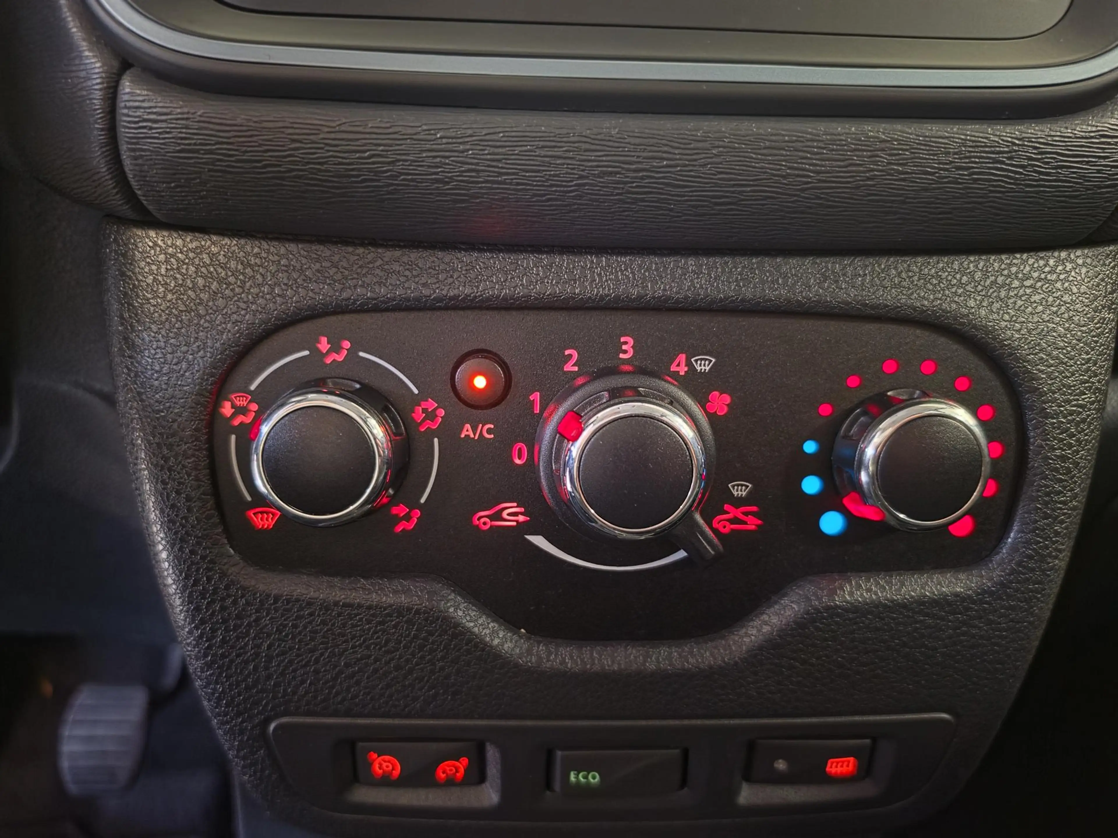 Dacia Lodgy 1.2 TCe Stepway 5p. | Navigatie | Parkeersensoren — photo 14
