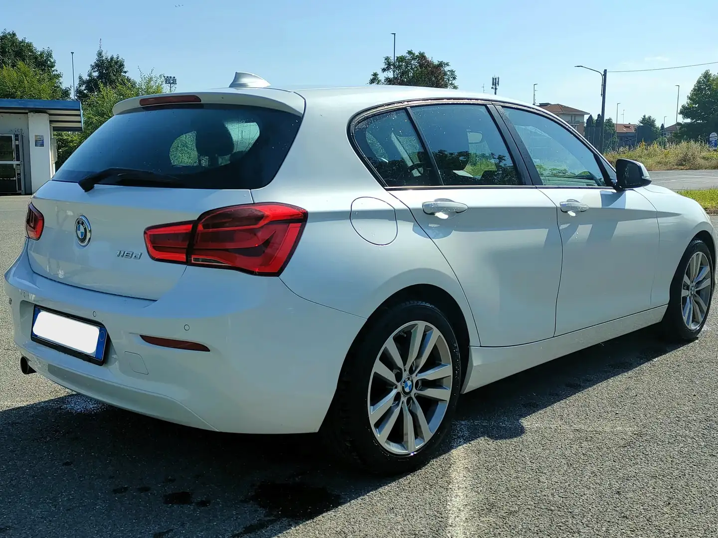 BMW 118 118d Sport 5p auto Bianco - 1