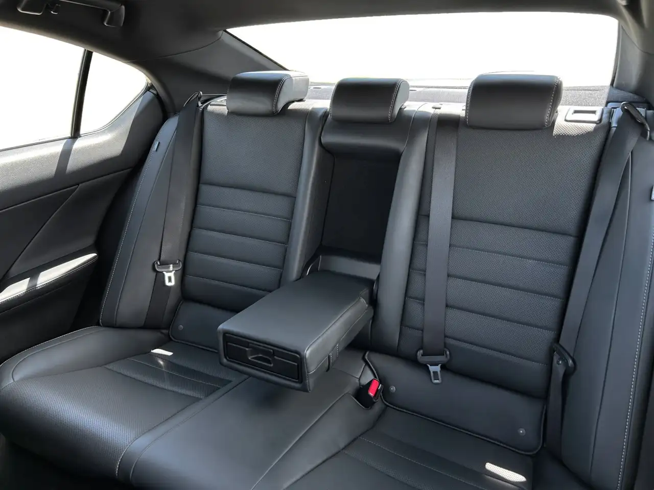 Lexus IS снимка Lexus IS