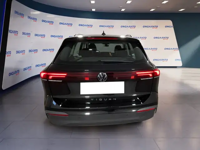 Volkswagen Tiguan view 5