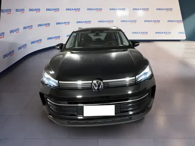 Volkswagen Tiguan view 2