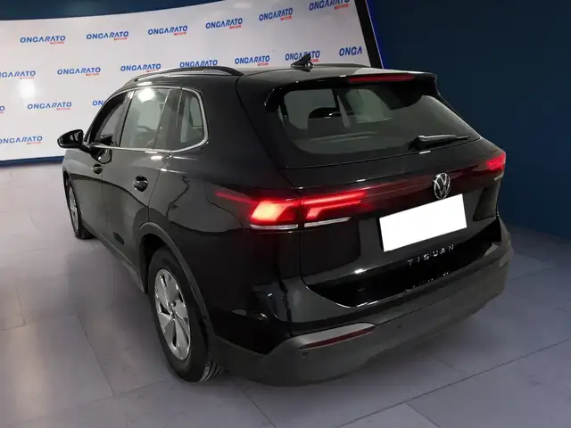 Volkswagen Tiguan view 6