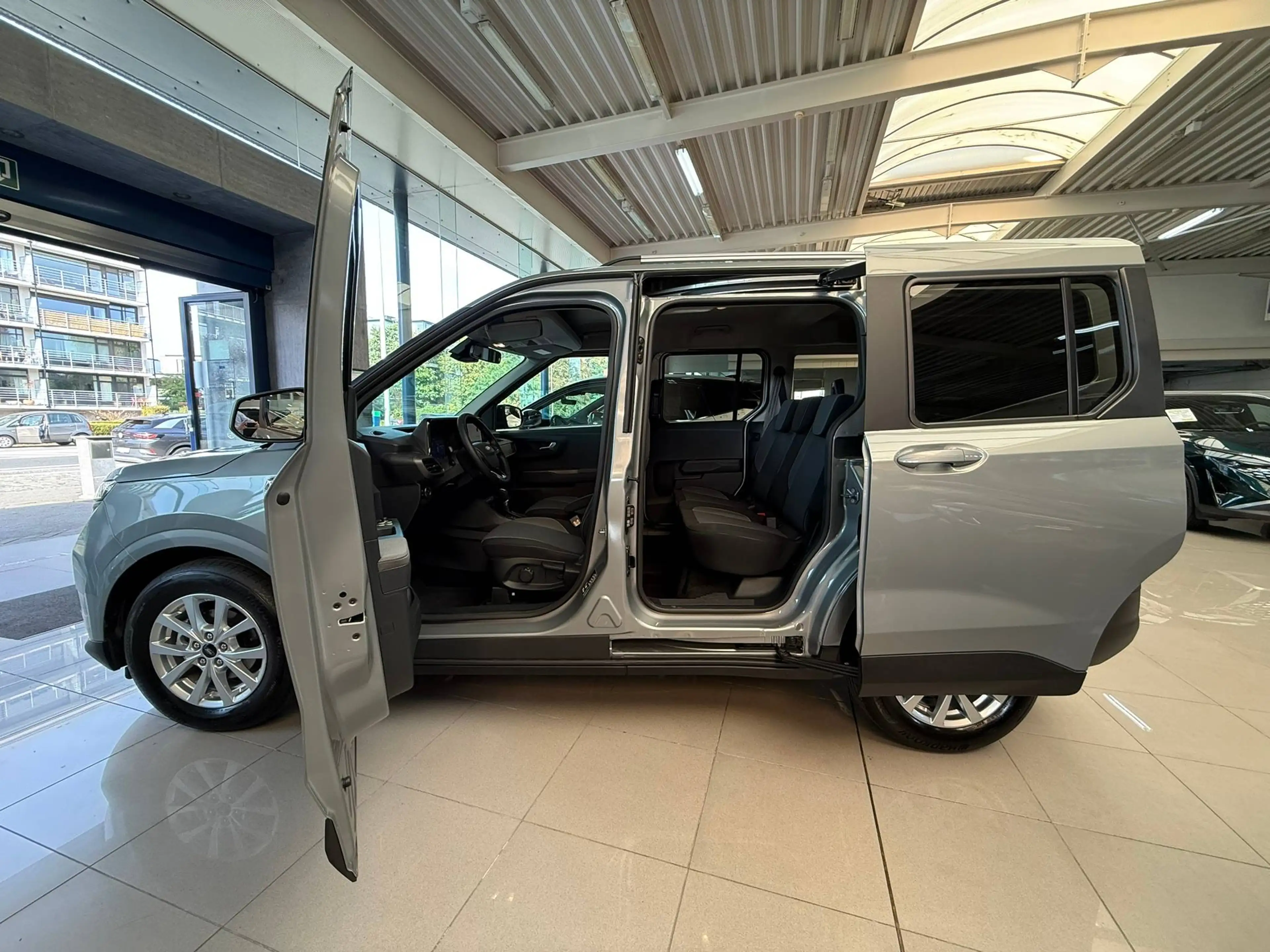 Ford Tourneo Courier Titanium 125pk Automaat A7 + Winter Pack/CAMERA - NIEUW !! — photo 11
