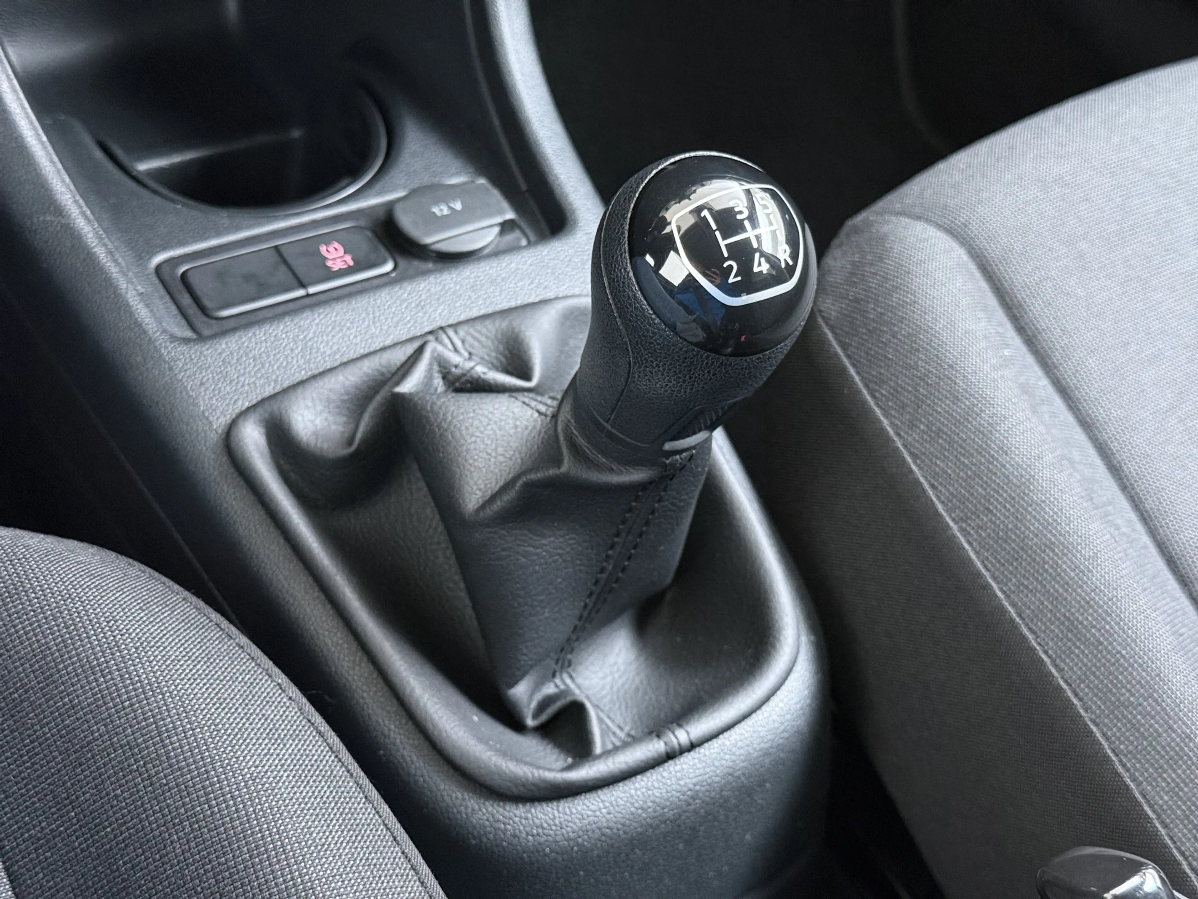 Volkswagen up! 1.0 60PK 5D BMT Move up! All Season Banden — photo 31