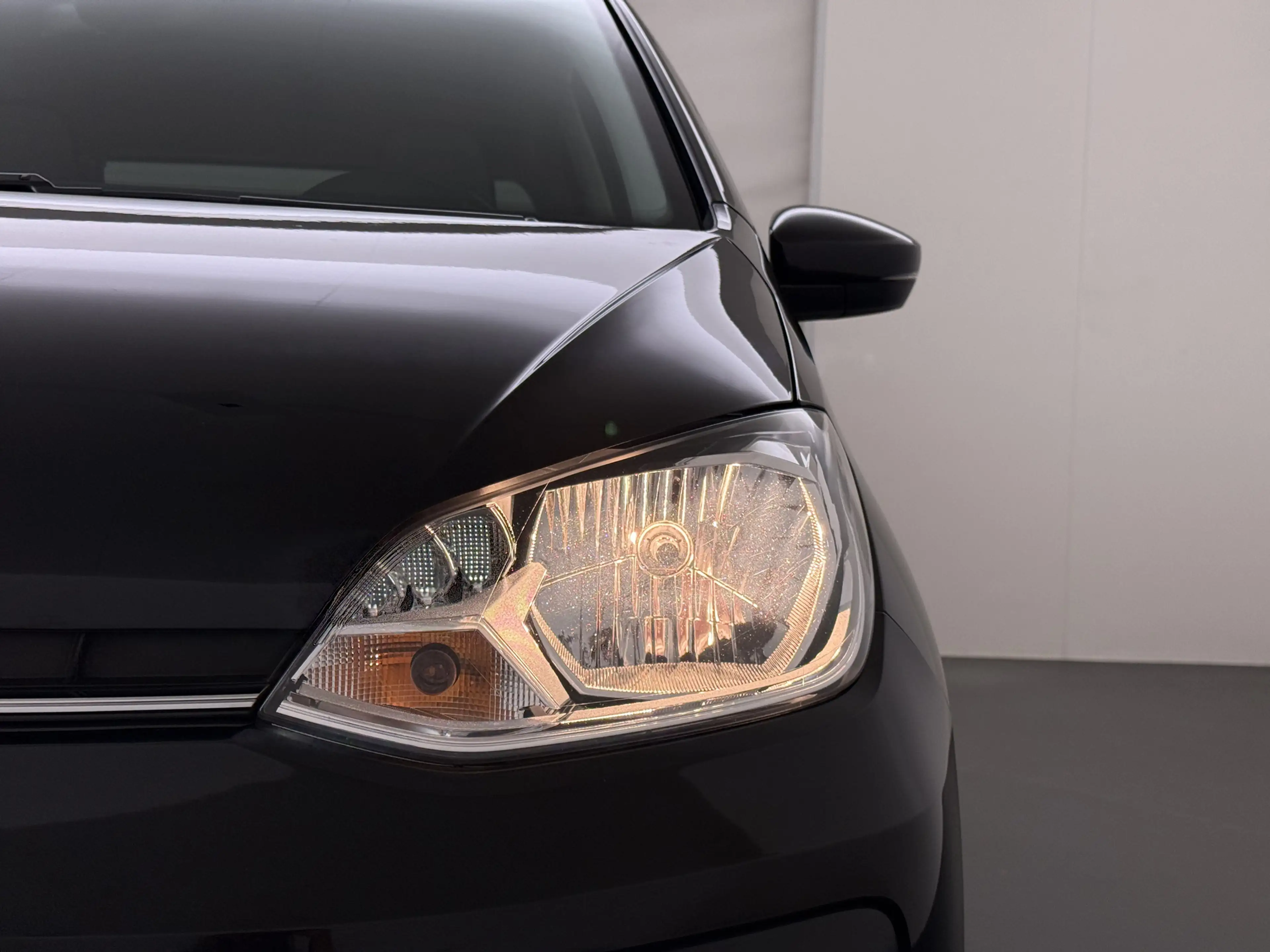 Volkswagen up! 1.0 60PK 5D BMT Move up! All Season Banden — photo 13