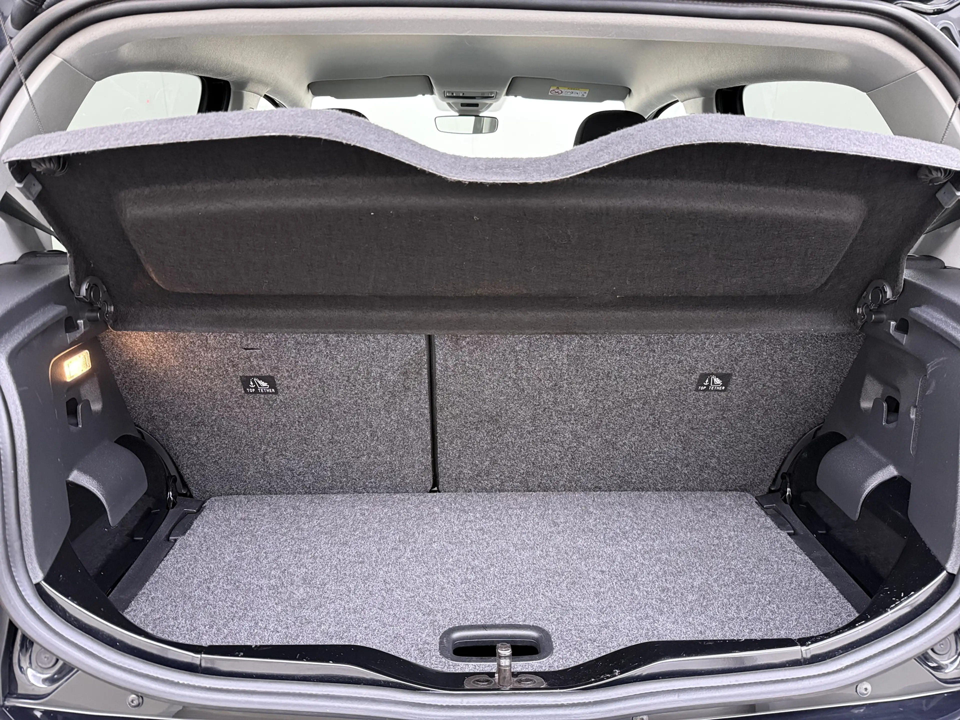 Volkswagen up! 1.0 60PK 5D BMT Move up! All Season Banden — photo 11