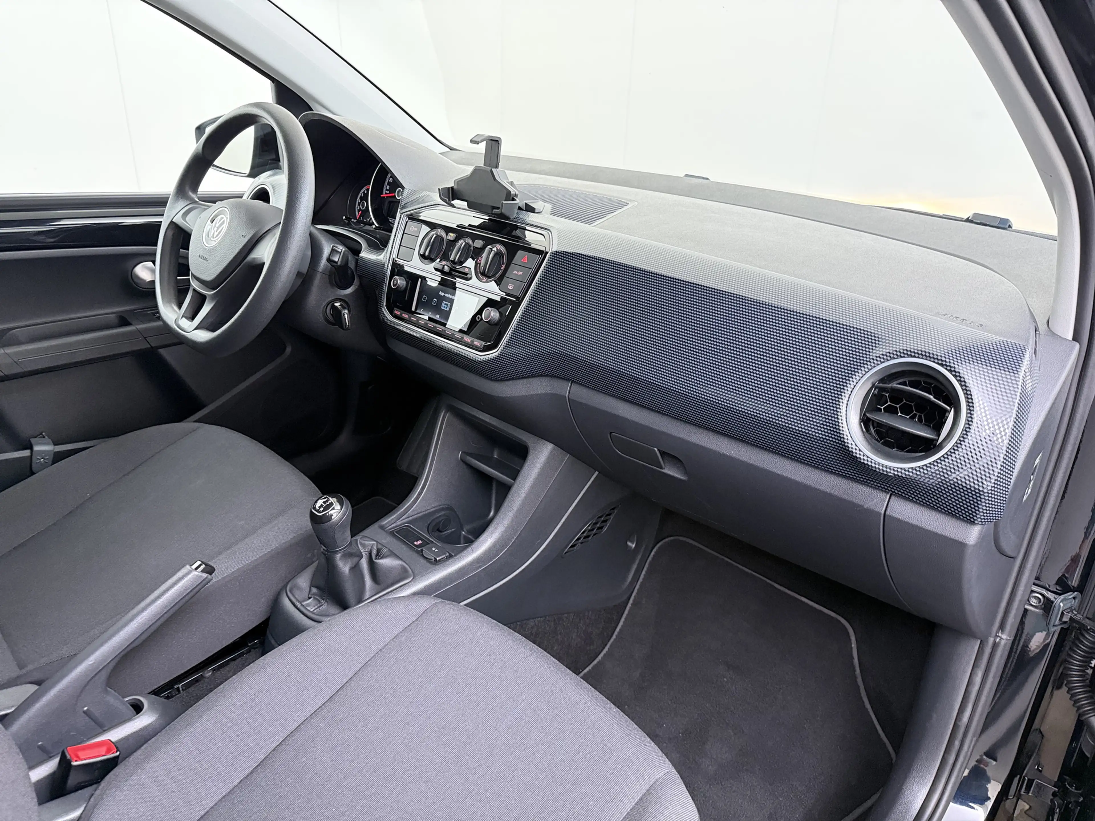 Volkswagen up! 1.0 60PK 5D BMT Move up! All Season Banden — photo 32