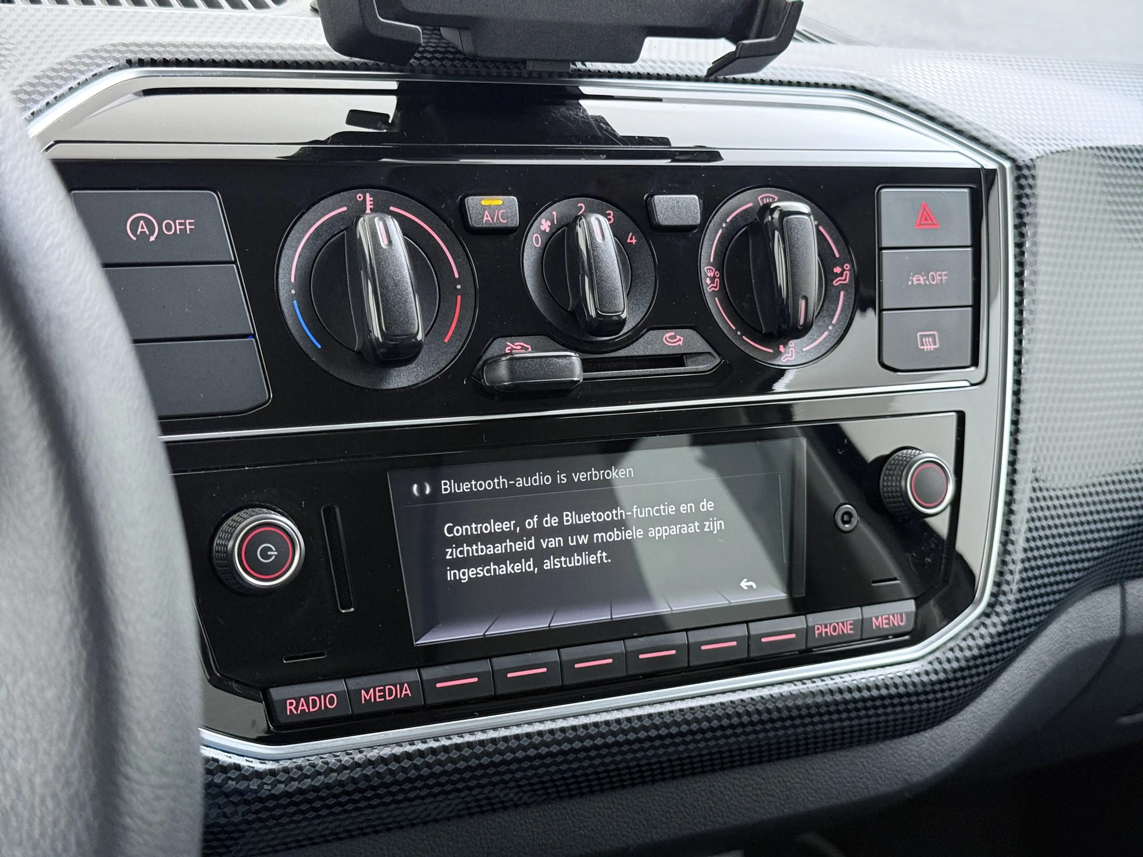 Volkswagen up! 1.0 60PK 5D BMT Move up! All Season Banden — photo 30