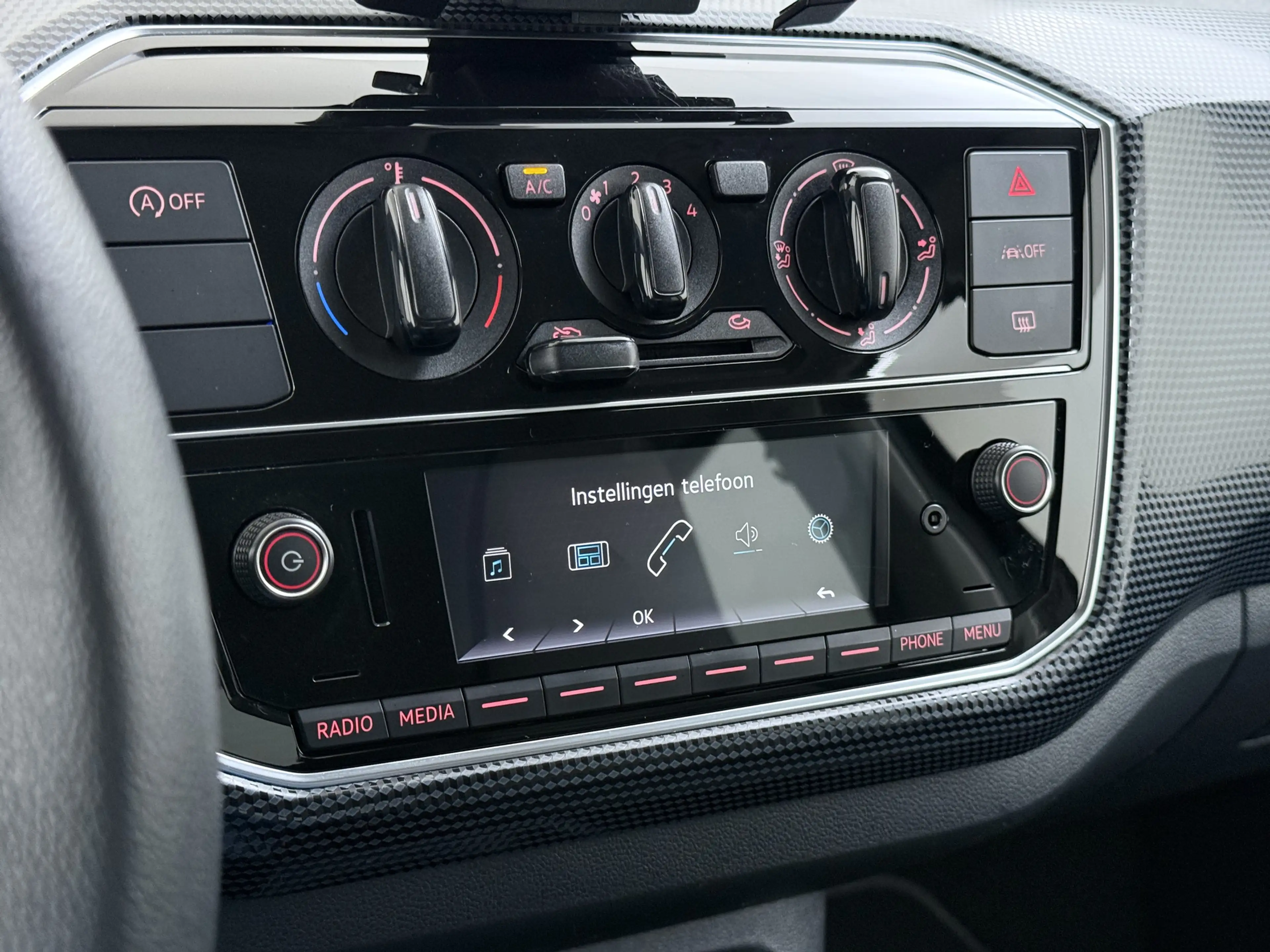 Volkswagen up! 1.0 60PK 5D BMT Move up! All Season Banden — photo 27
