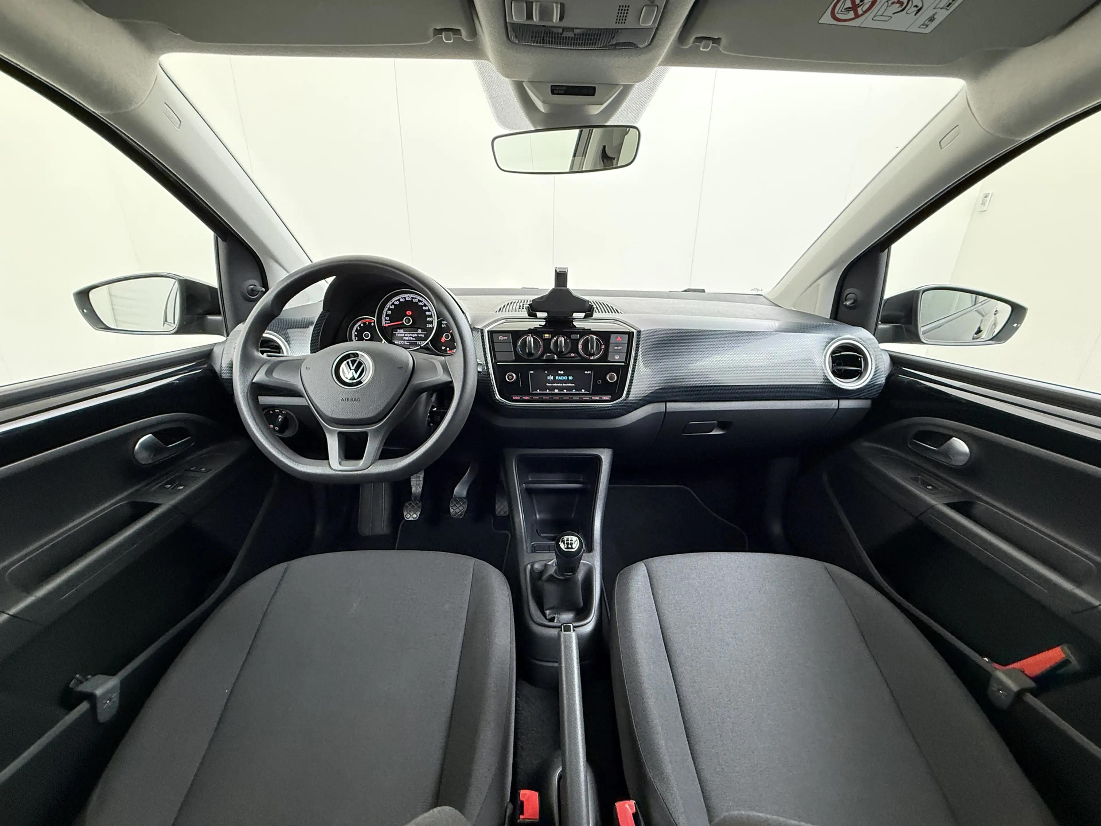 Volkswagen up! 1.0 60PK 5D BMT Move up! All Season Banden — photo 21
