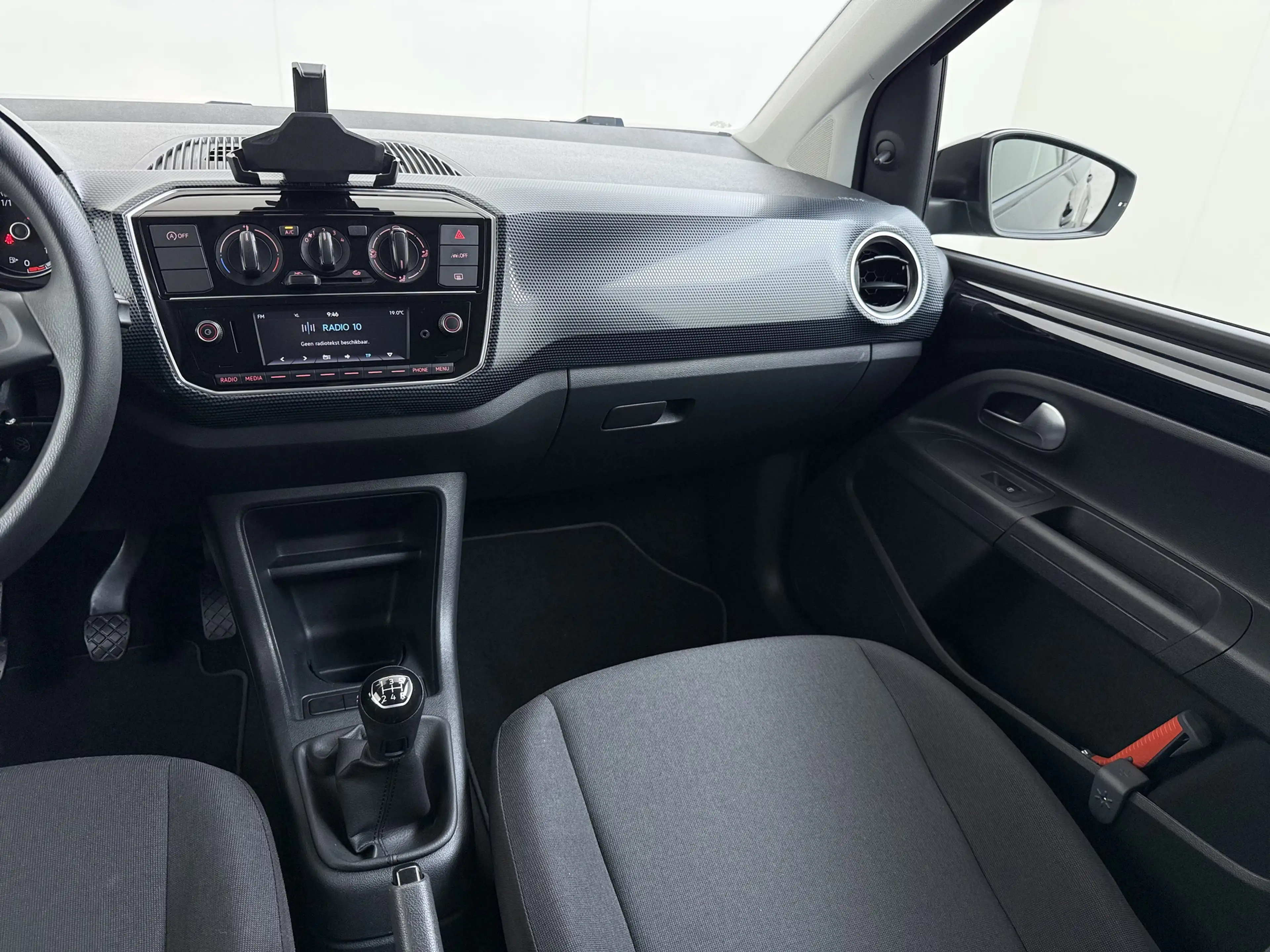 Volkswagen up! 1.0 60PK 5D BMT Move up! All Season Banden — photo 23