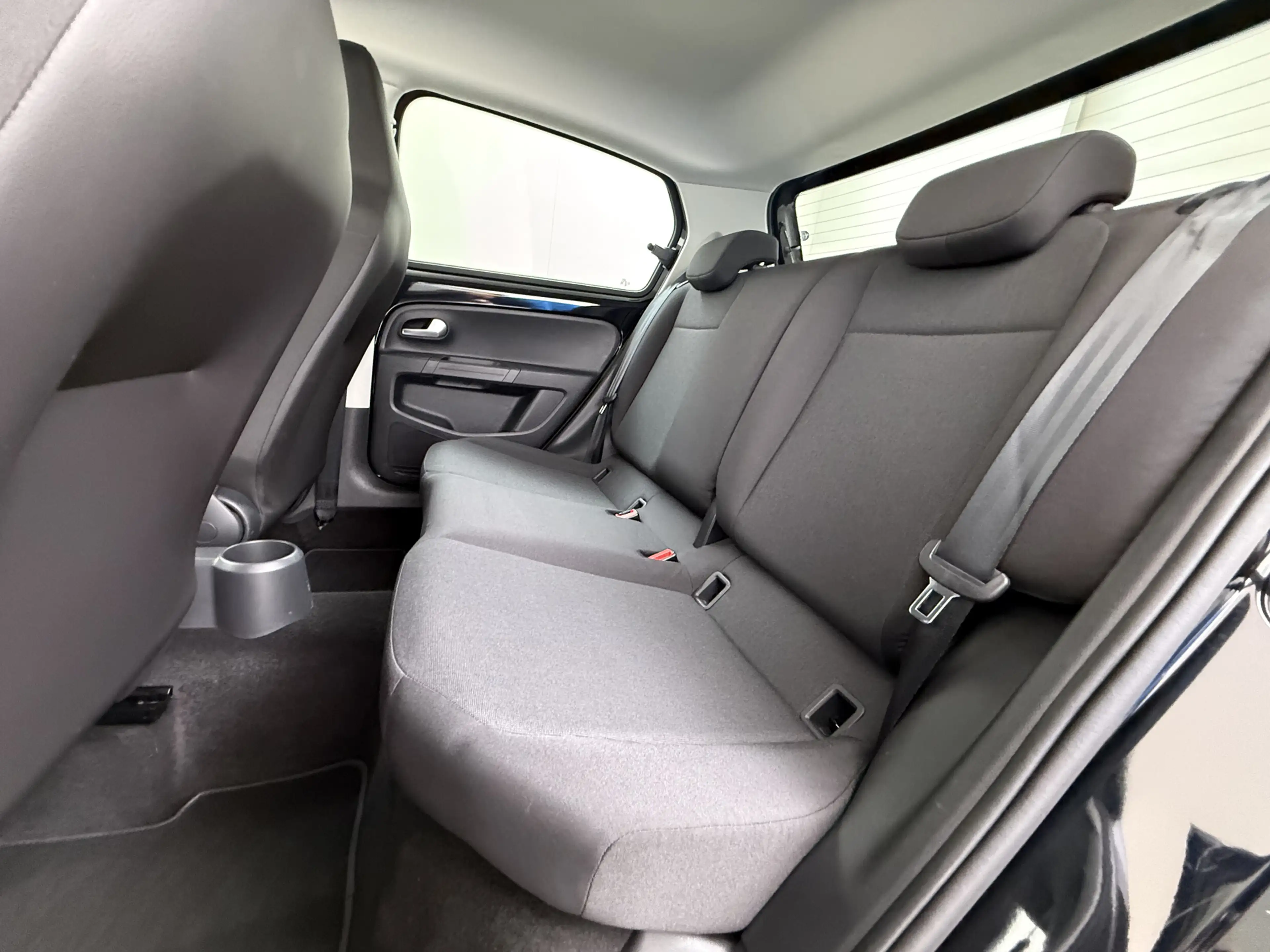 Volkswagen up! 1.0 60PK 5D BMT Move up! All Season Banden — photo 20
